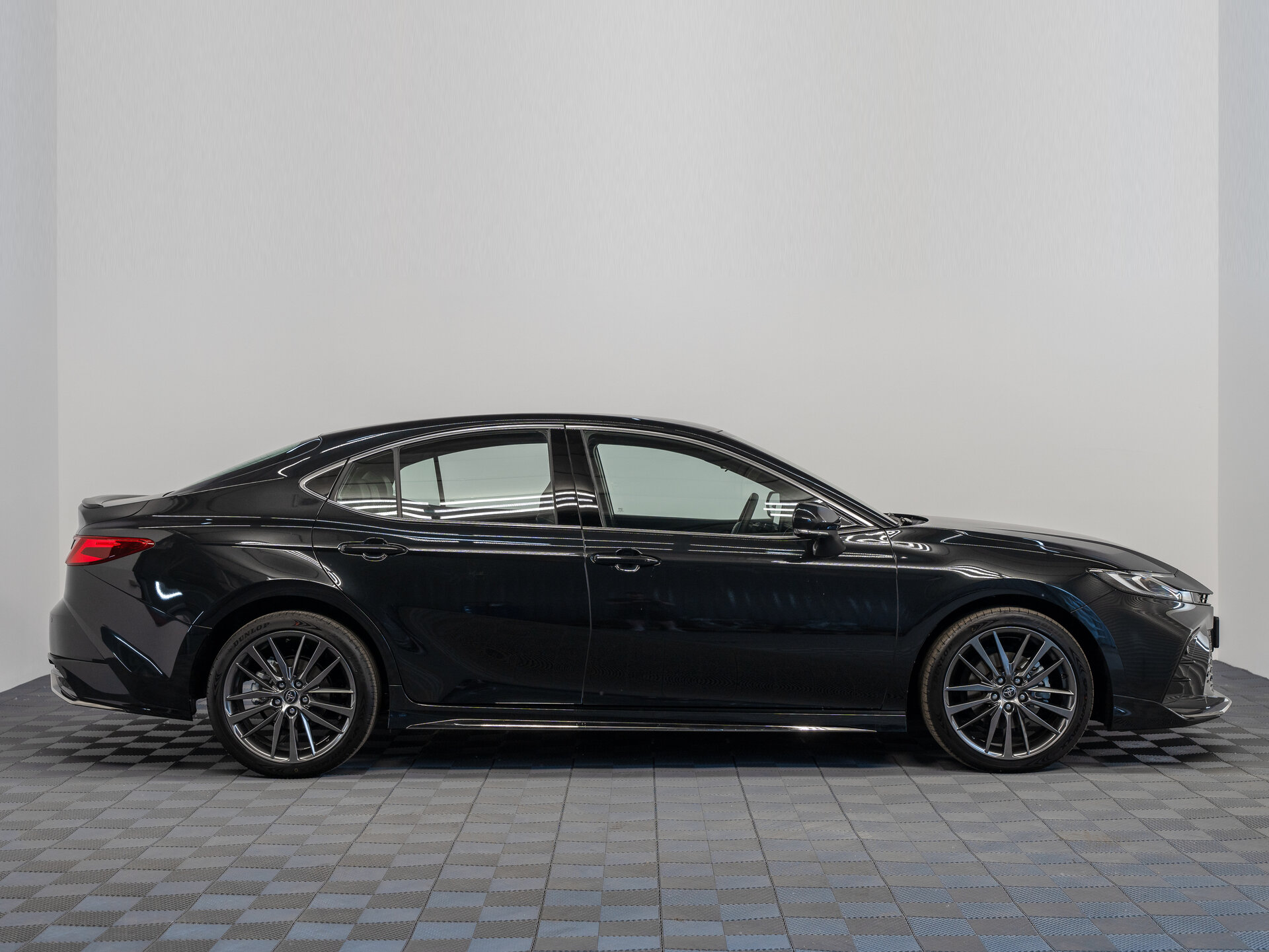 Автомобиль Toyota Camry 2.0hyb CVT (231 л.с.) - 4