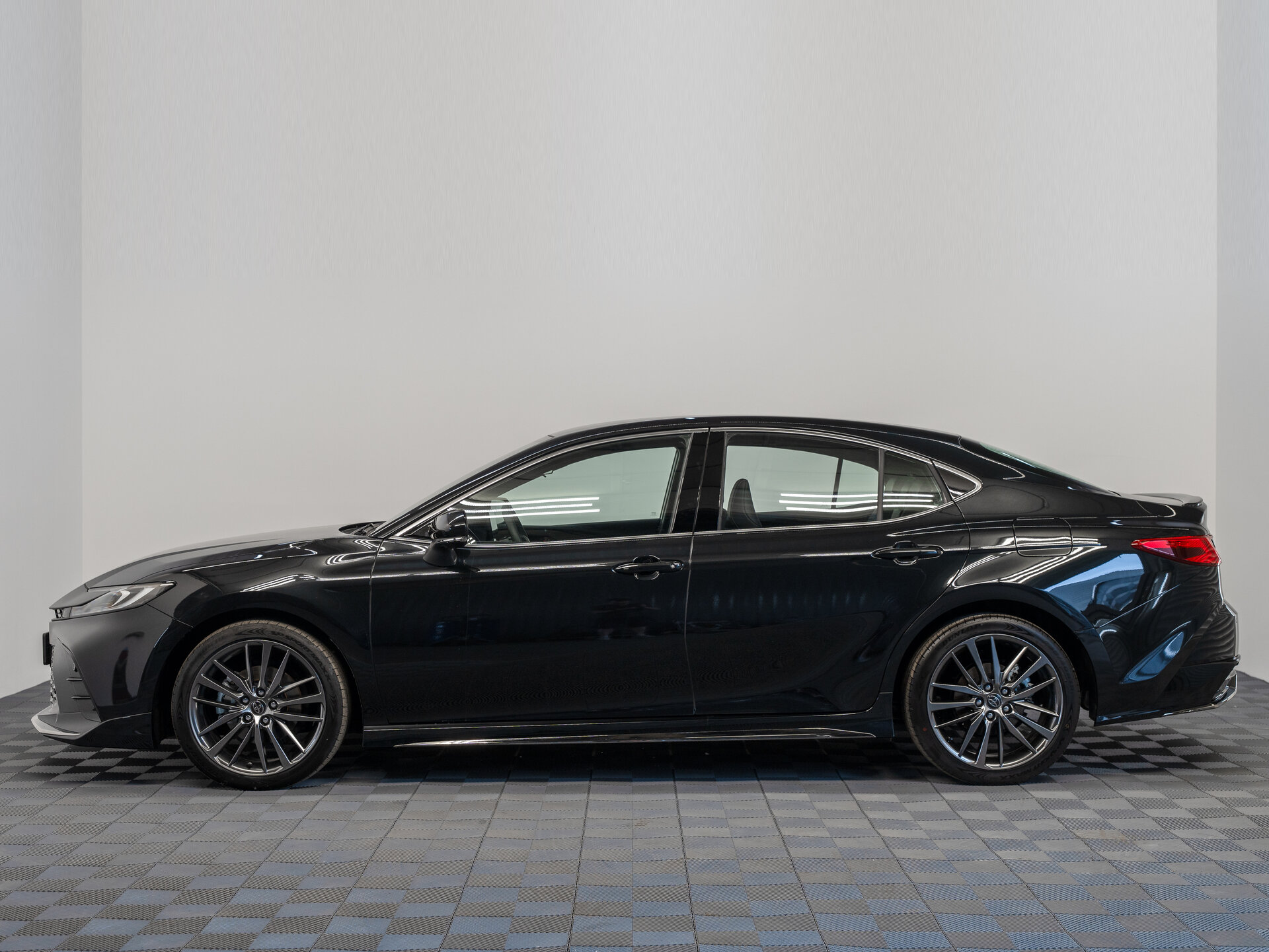 Автомобиль Toyota Camry 2.0hyb CVT (231 л.с.) - 8