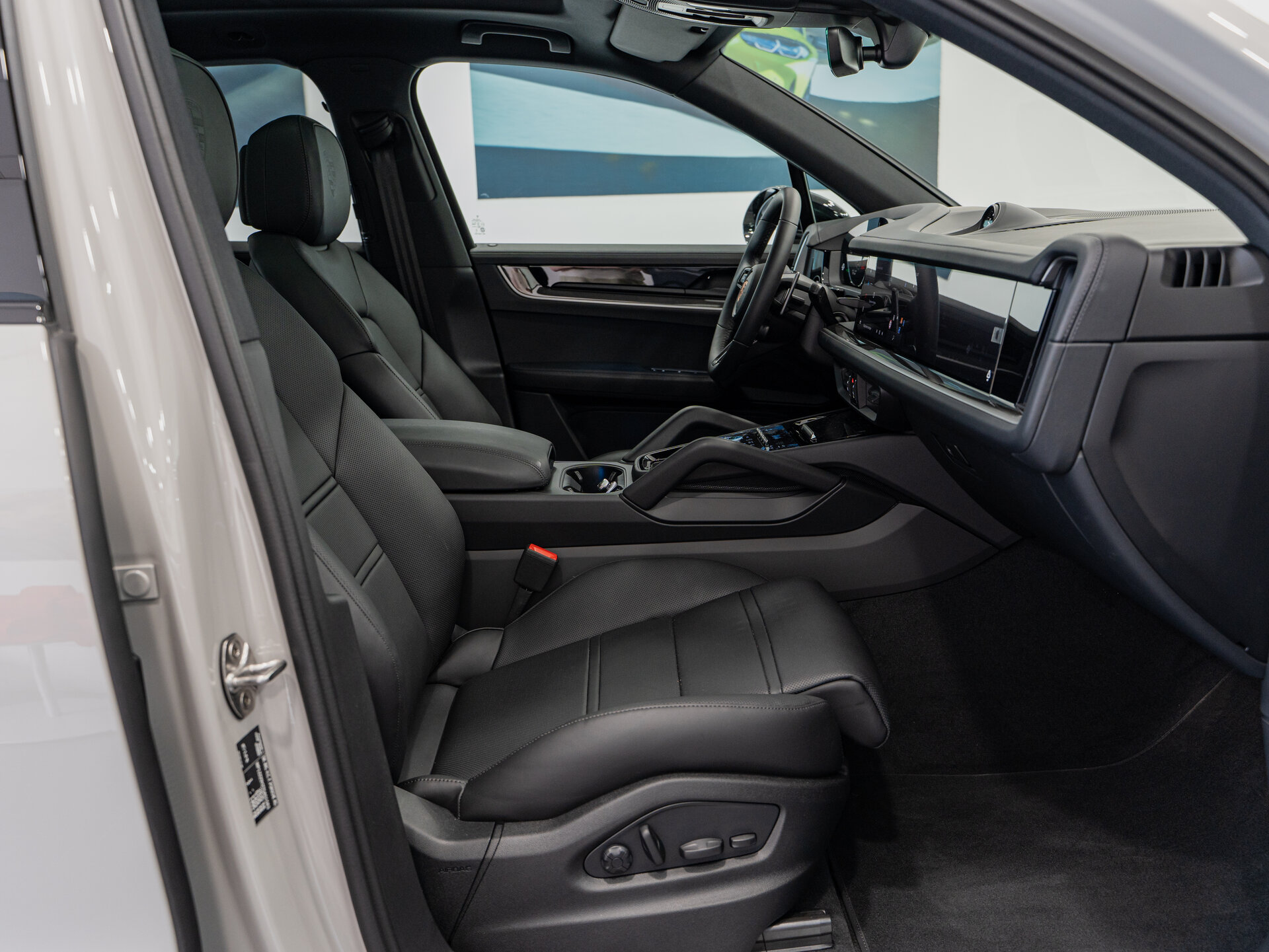 Автомобиль Porsche Cayenne 3.0 AT (353 л.с.) 4WD - 8