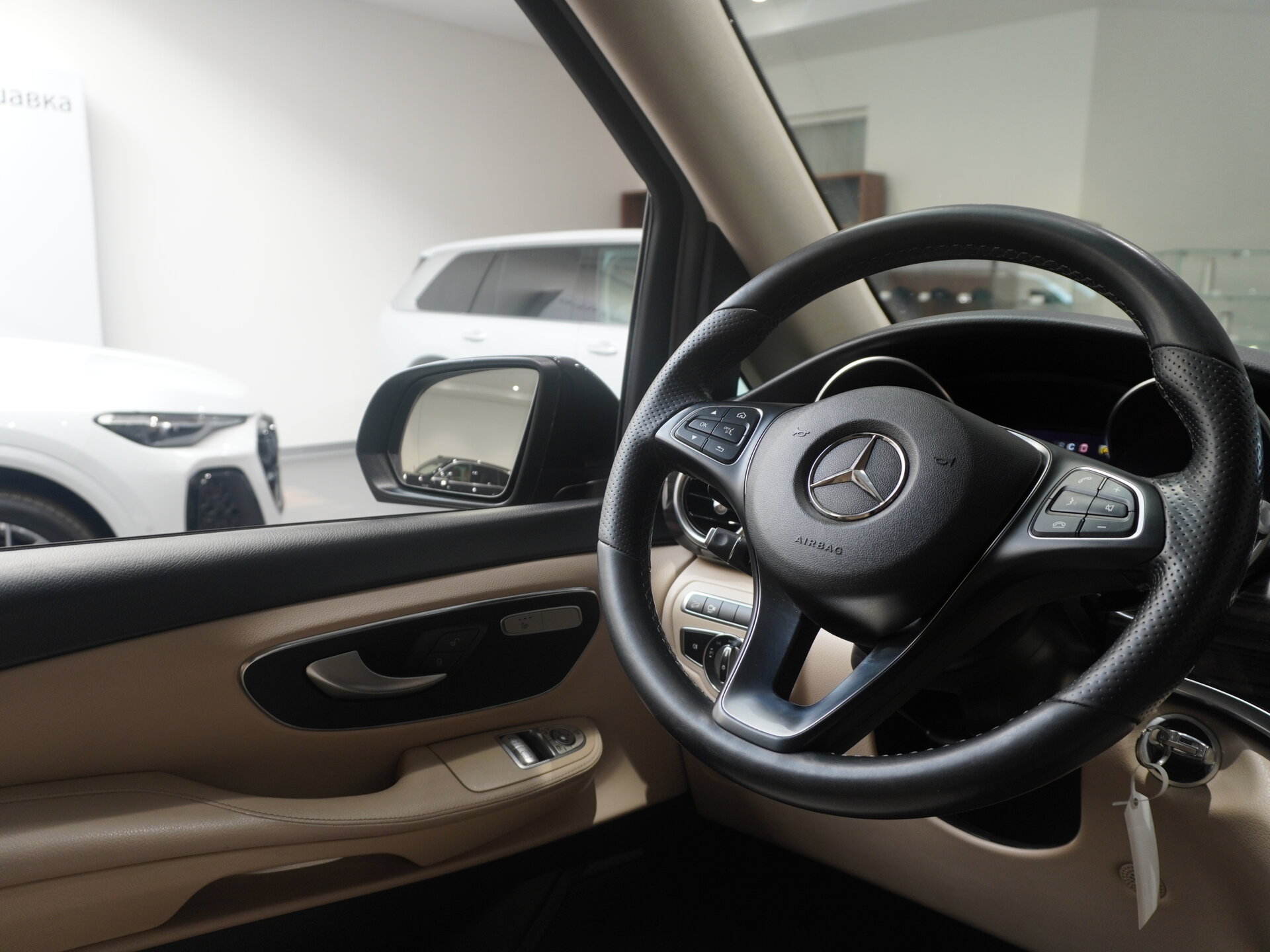 Автомобиль Mercedes-Benz V-Класс 250 d длинный 2.1d AT (190 л.с.) 4WD - 17