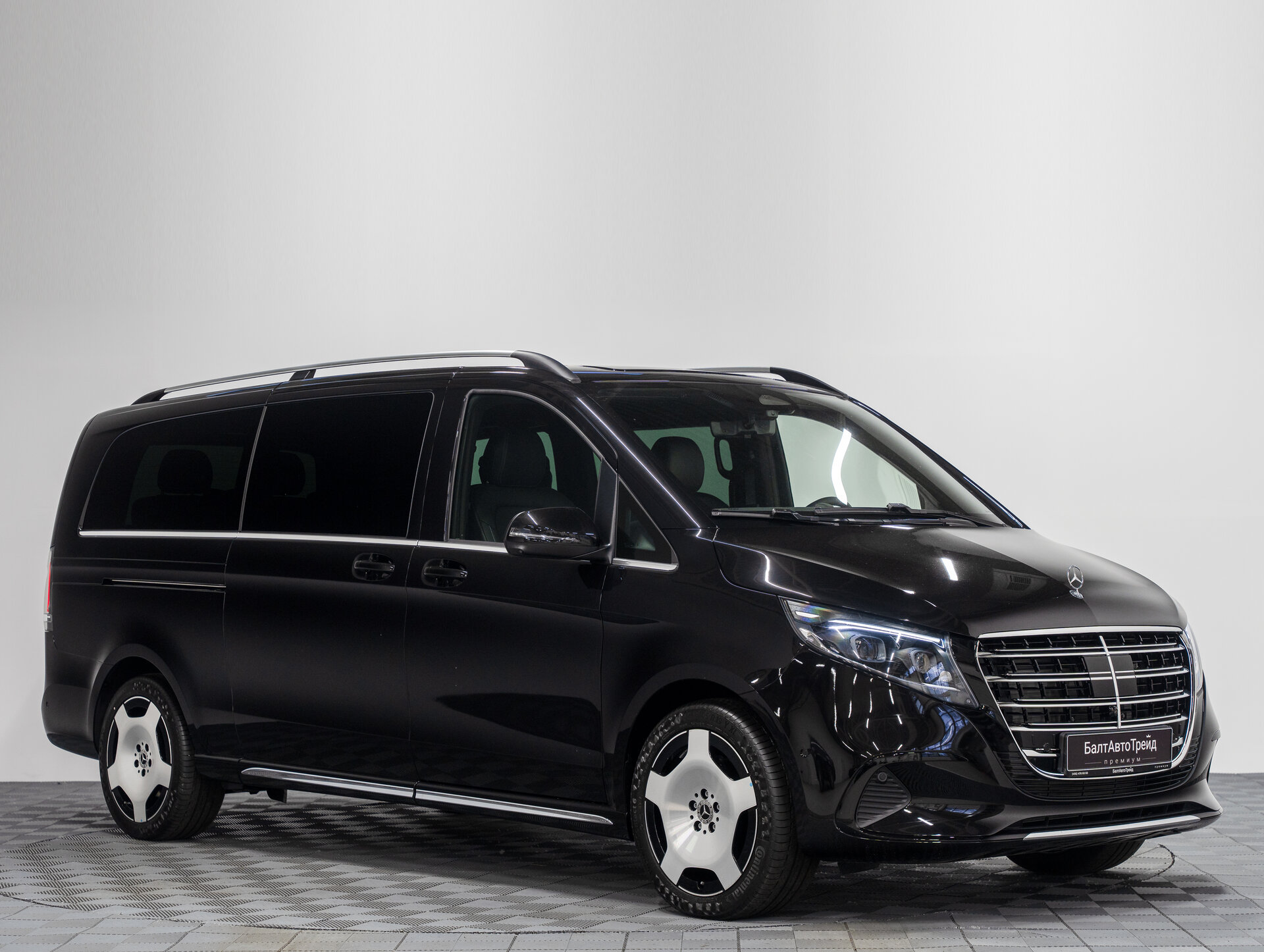 Автомобиль Mercedes-Benz V-Класс 300 d экстра длинный 2.0d AT (237 л.с.) 4WD - 5