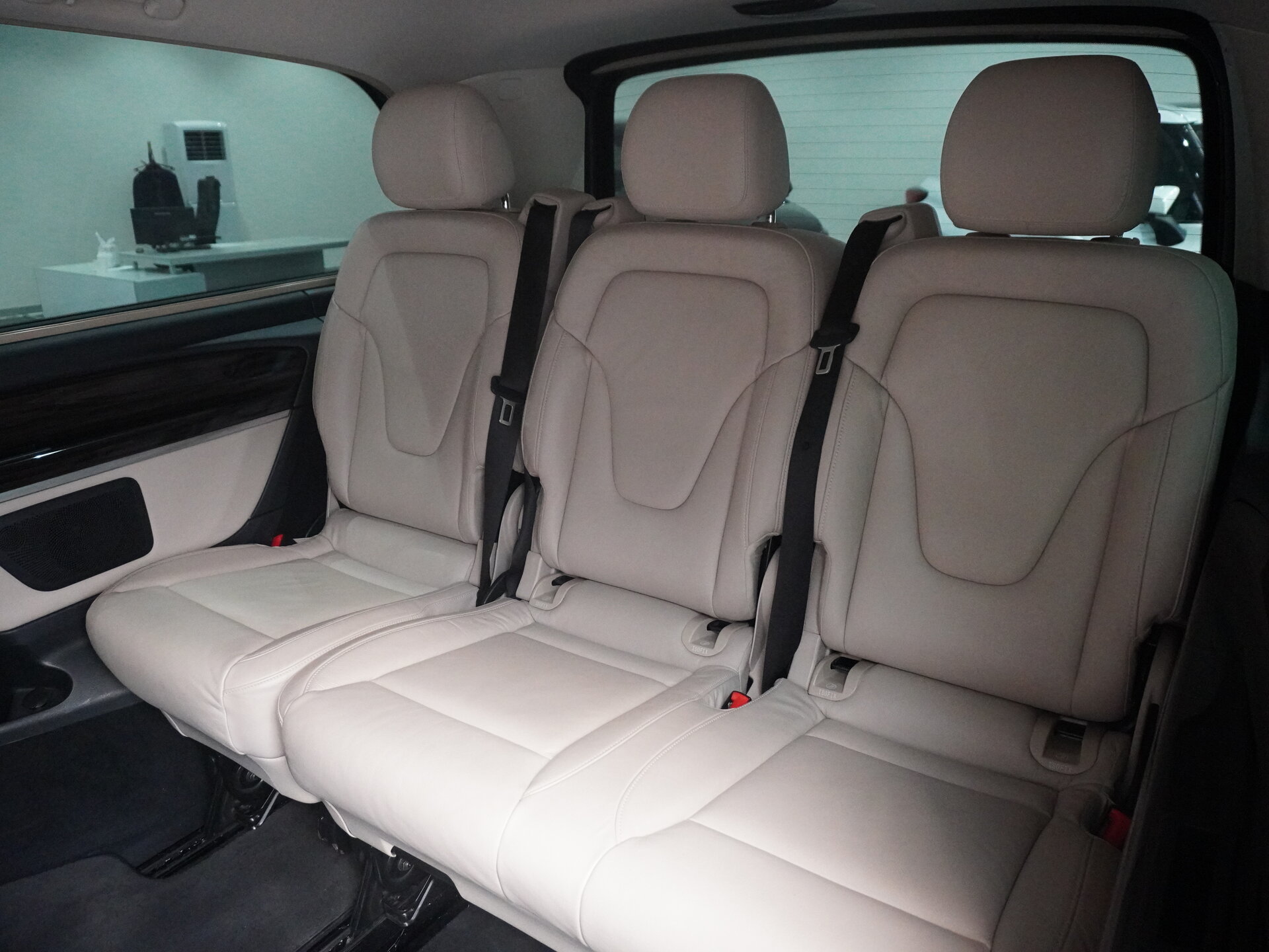 Автомобиль Mercedes-Benz V-Класс 250 d длинный 2.1d AT (190 л.с.) 4WD - 12