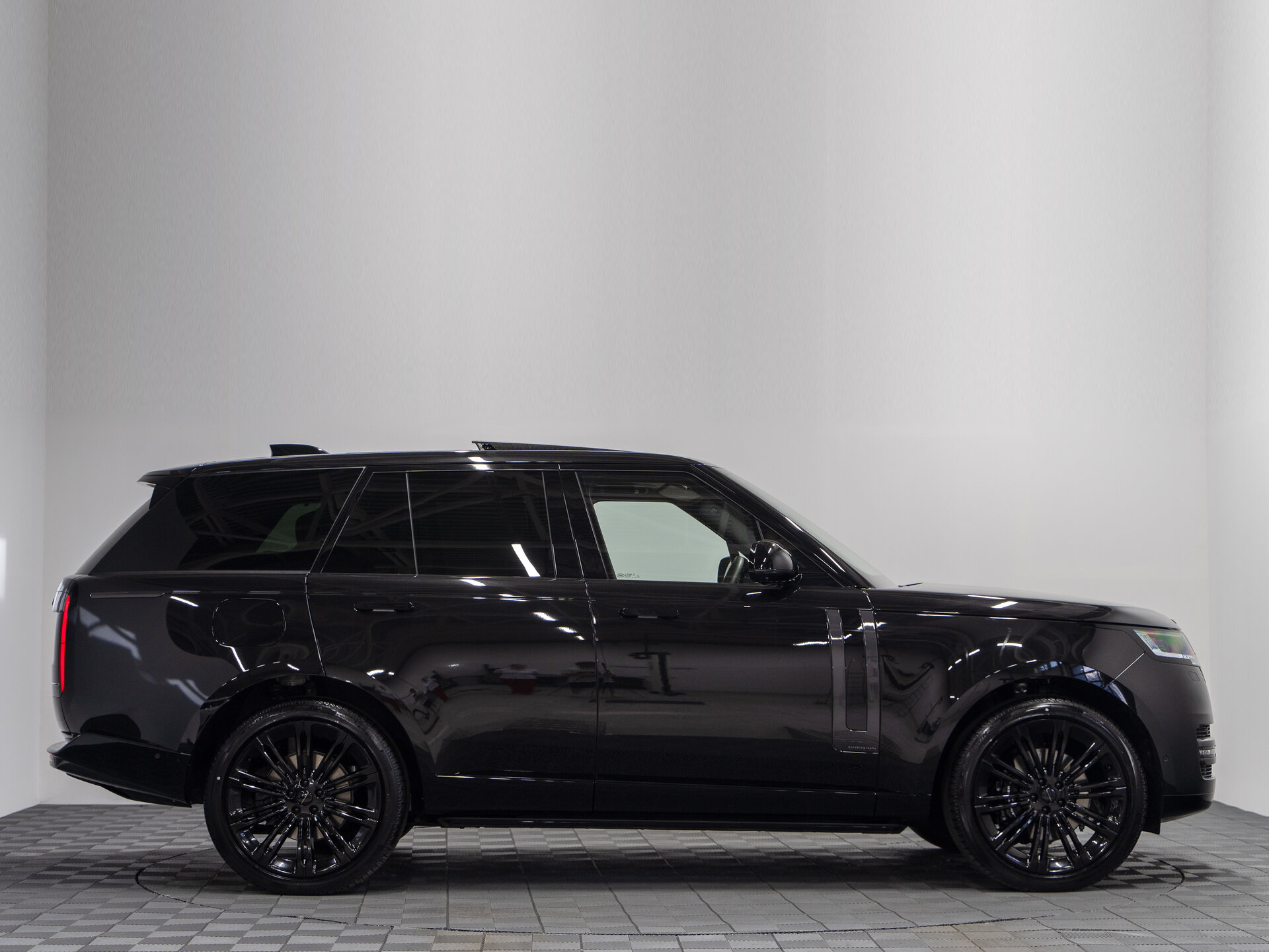 Автомобиль Land Rover Range Rover P400 MHEV 3.0 AT (400 л.с.) 4WD - 6