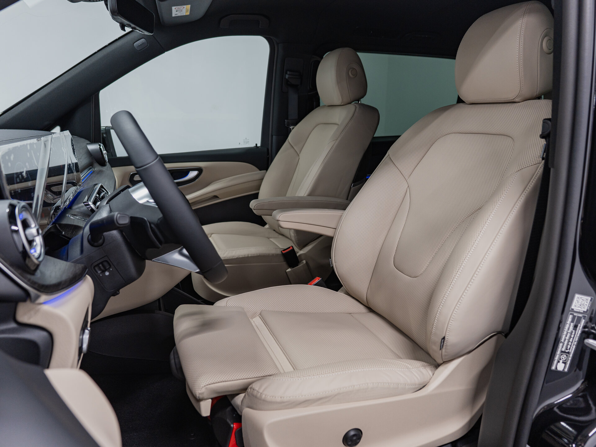 Автомобиль Mercedes-Benz V-Класс 300 d экстра длинный 2.0d AT (237 л.с.) 4WD - 15