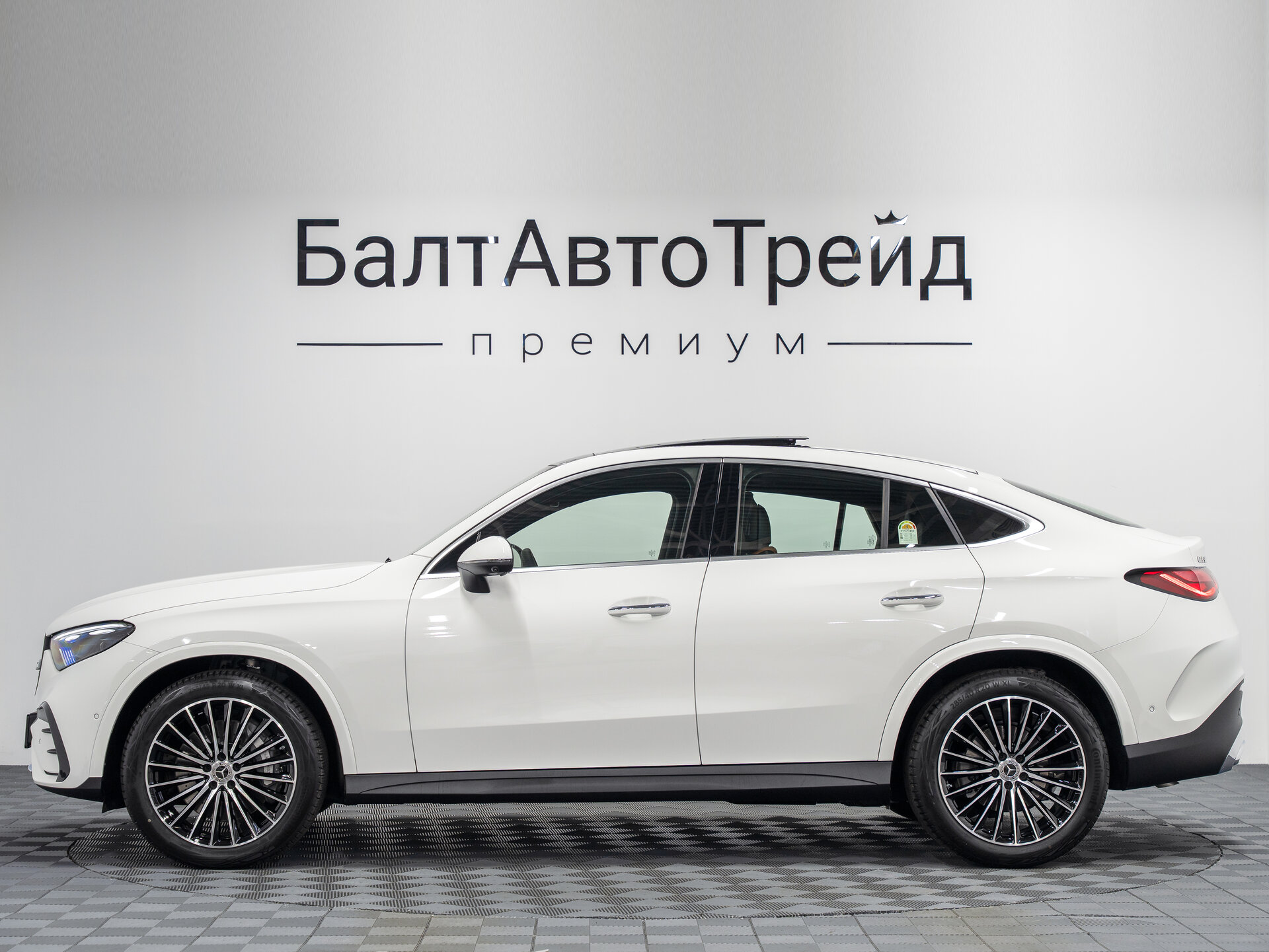 Автомобиль Mercedes-Benz GLC Coupe 300 2.0 AT (258 л.с.) 4WD - 11