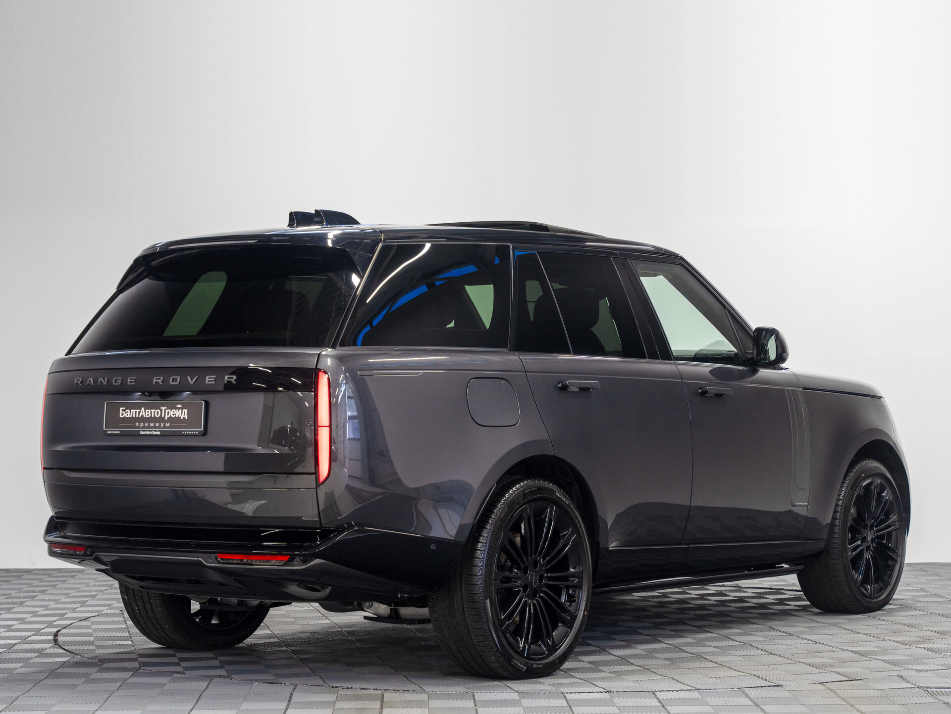 Автомобиль Land Rover Range Rover P400 MHEV 3.0 AT (400 л.с.) 4WD - 7
