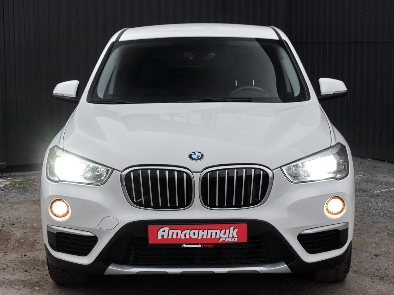 Купить BMW X1 20i xDrive 2.0 AT (192 л.с.) 4WD, 2016 в Екатеренбурге