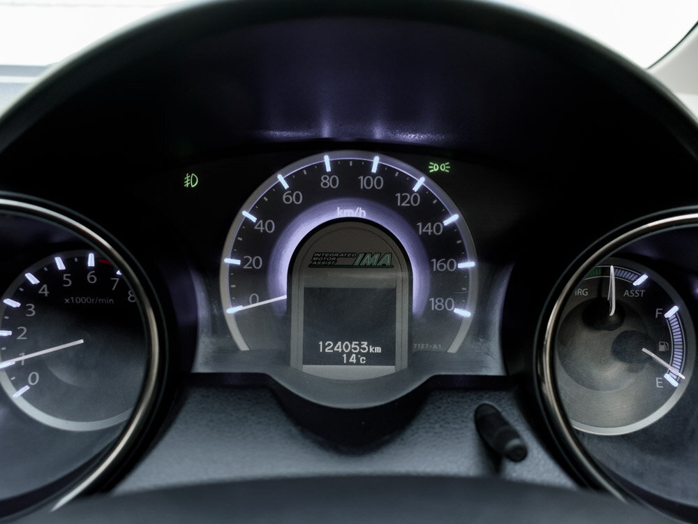 Купить Honda Fit Shuttle 1.3hyb CVT (88 л.с.), 2013 в Екатеренбурге