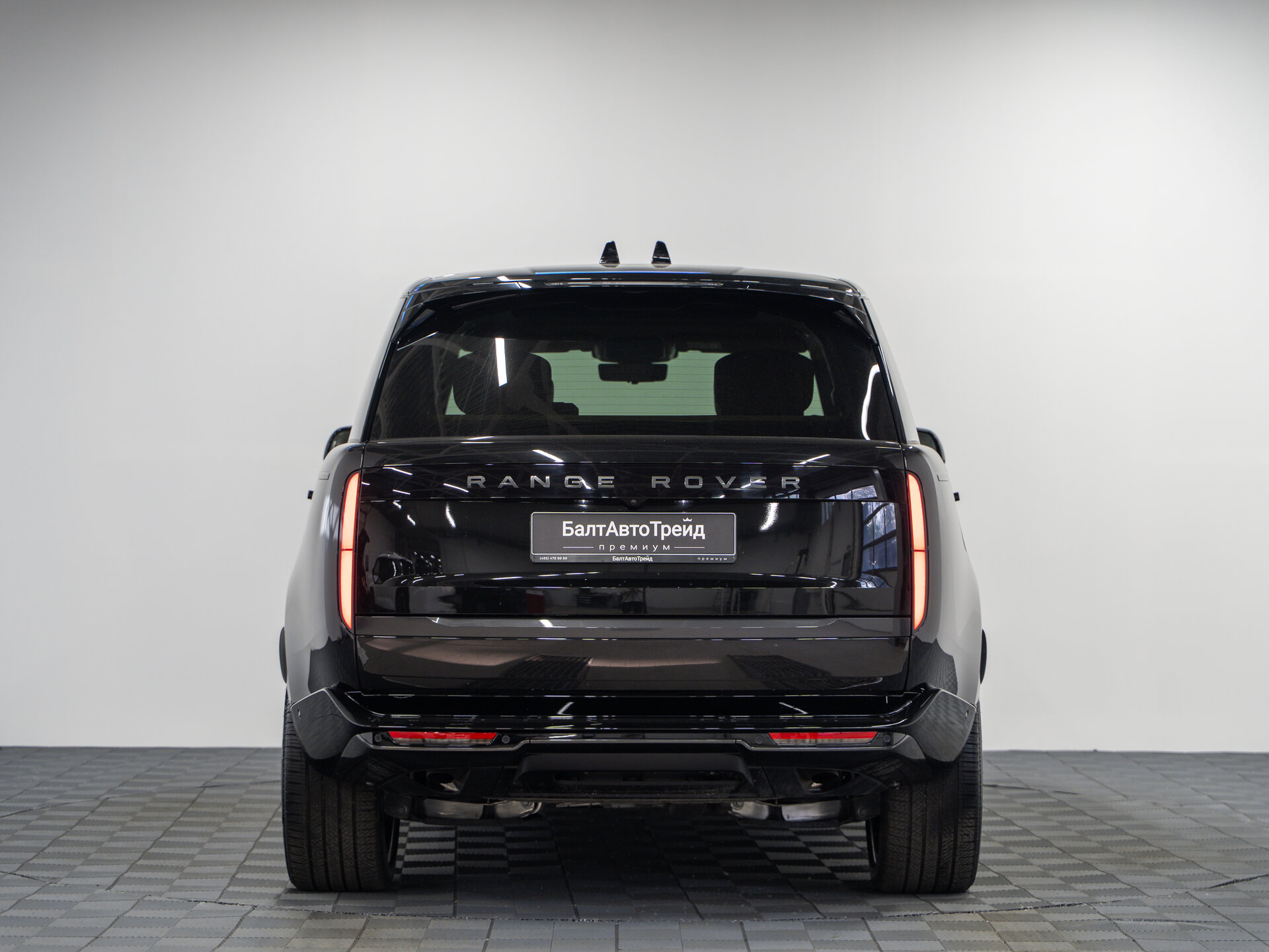 Автомобиль Land Rover Range Rover P400 MHEV 3.0 AT (400 л.с.) 4WD - 8