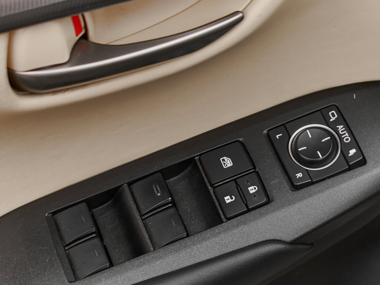 Купить Lexus NX 200 2.0 CVT (150 л.с.) 4WD, 2015 в Екатеренбурге
