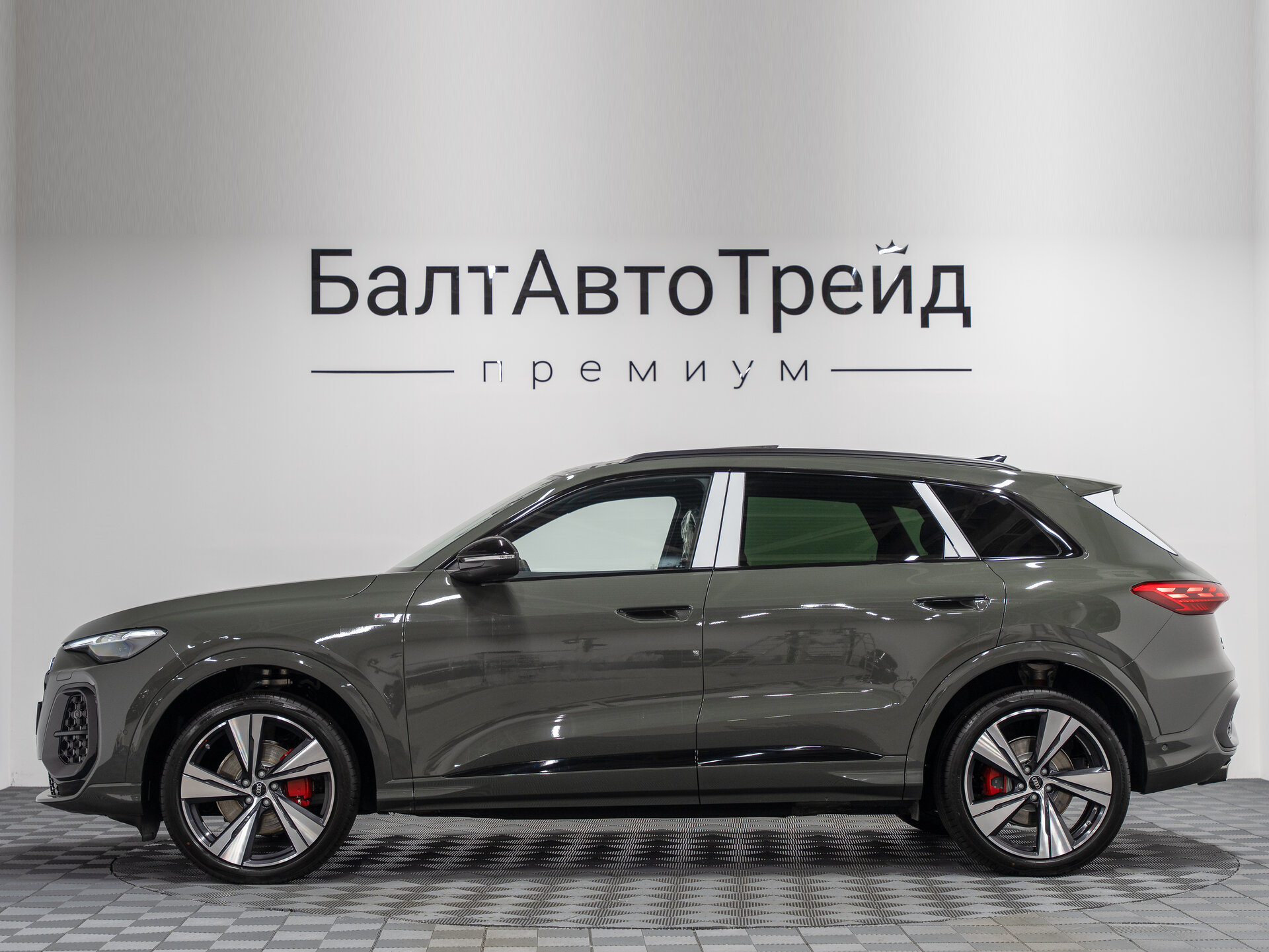 Автомобиль Audi Q5 L 2.0 AMT (272 л.с.) 4WD - 11