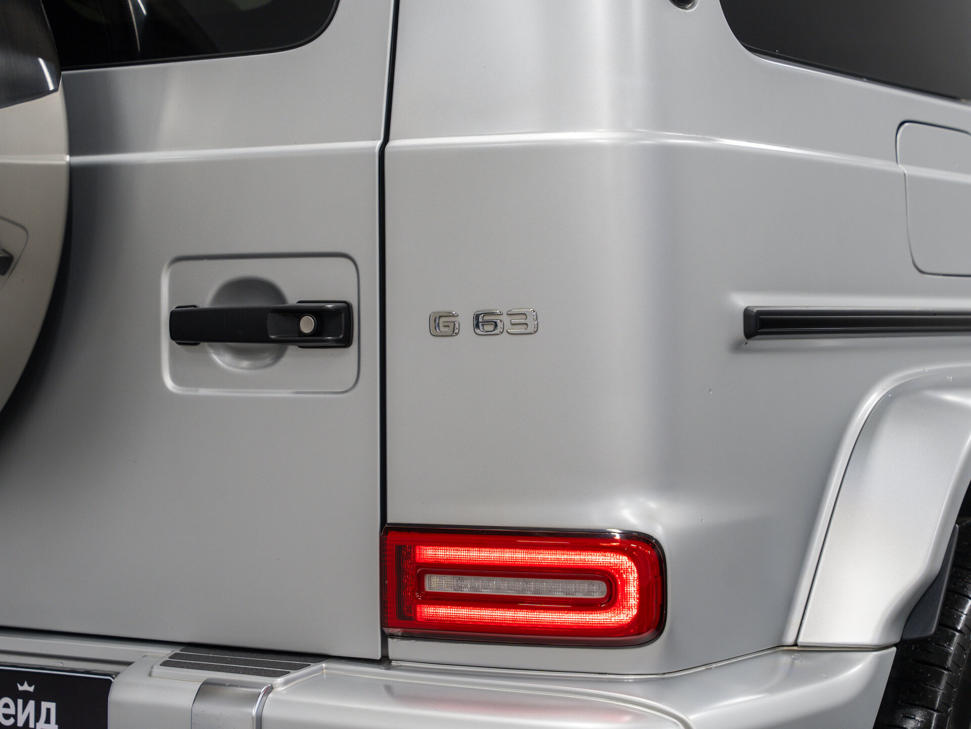 Автомобиль Mercedes-Benz G-Класс AMG 63 AMG 4.0 AT (585 л.с.) 4WD - 8