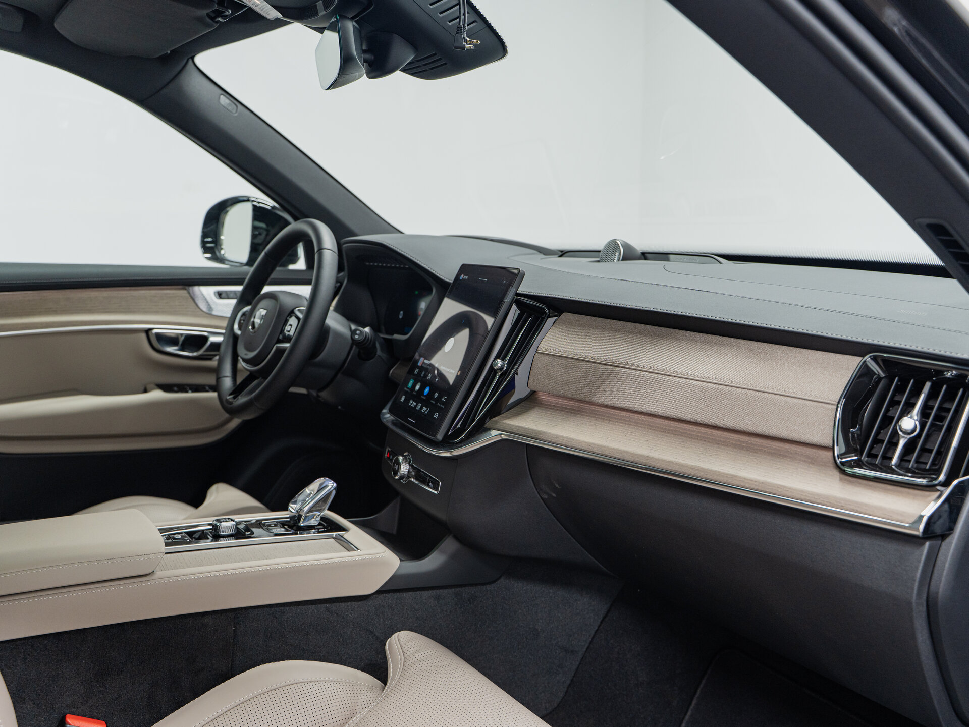 Автомобиль Volvo XC90 B6 2.0 AT (300 л.с.) 4WD - 14