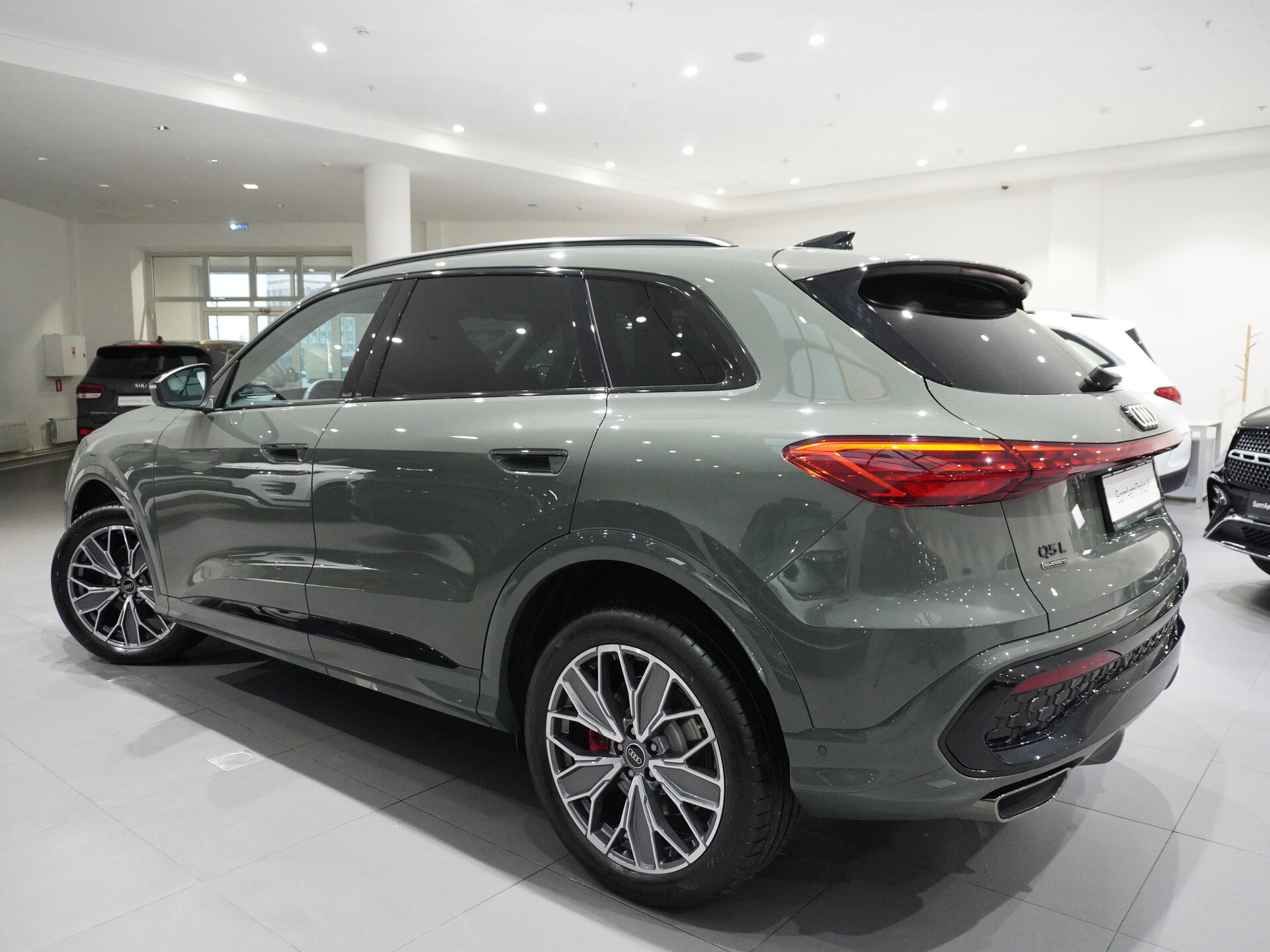 Автомобиль Audi Q5 L 2.0 AMT (204 л.с.) 4WD - 5