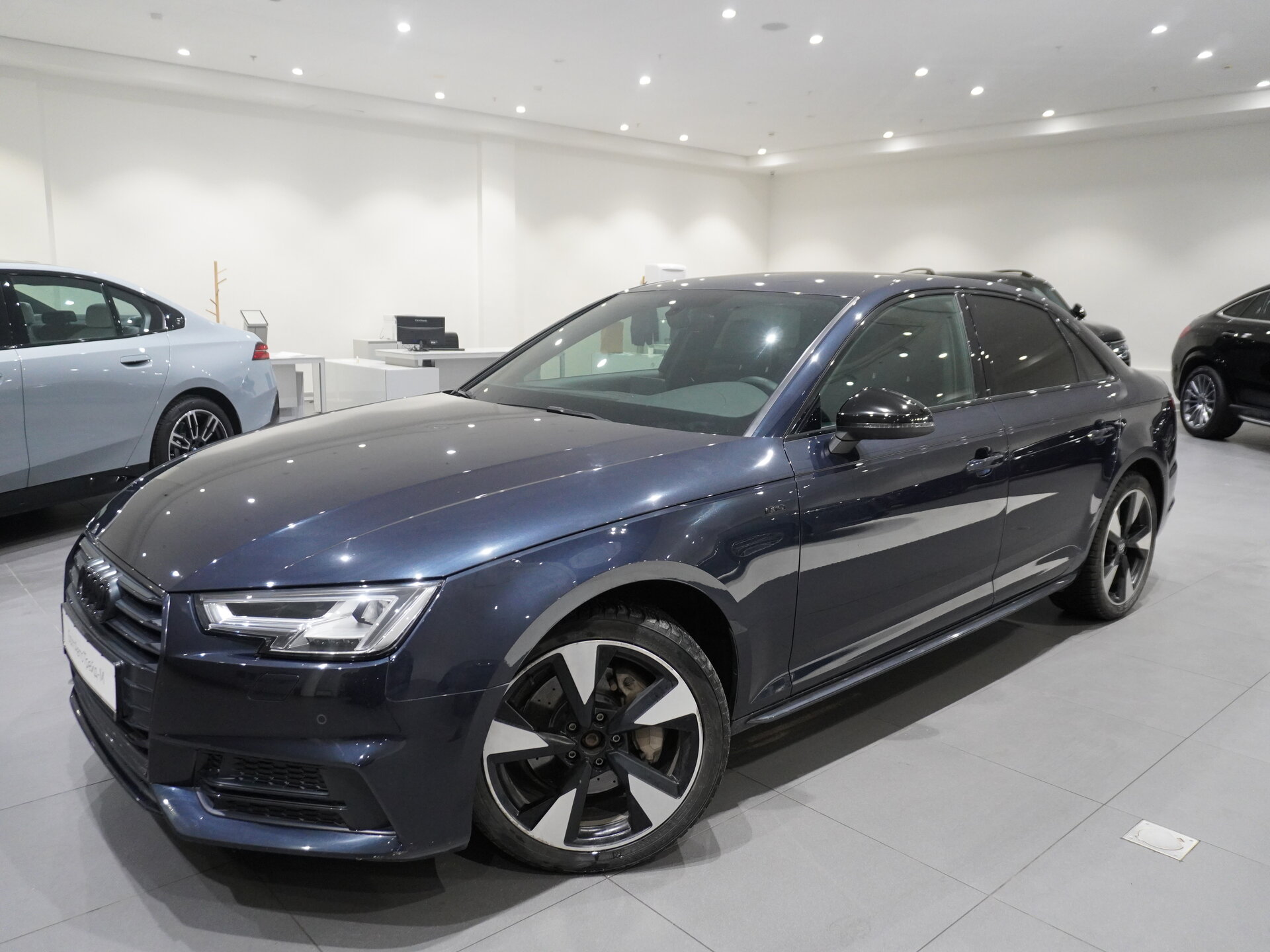 Автомобиль Audi A4 2.0d AMT (190 л.с.) 4WD - 1