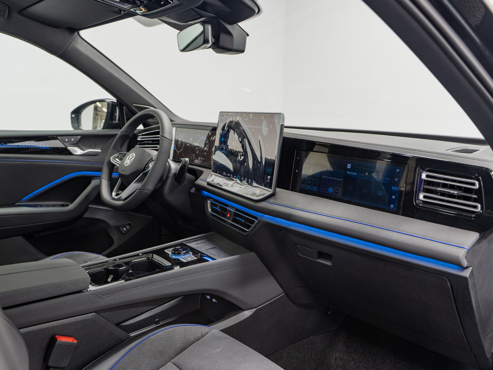 Автомобиль Volkswagen Tiguan L Pro 2.0 AMT (220 л.с.) 4WD - 14
