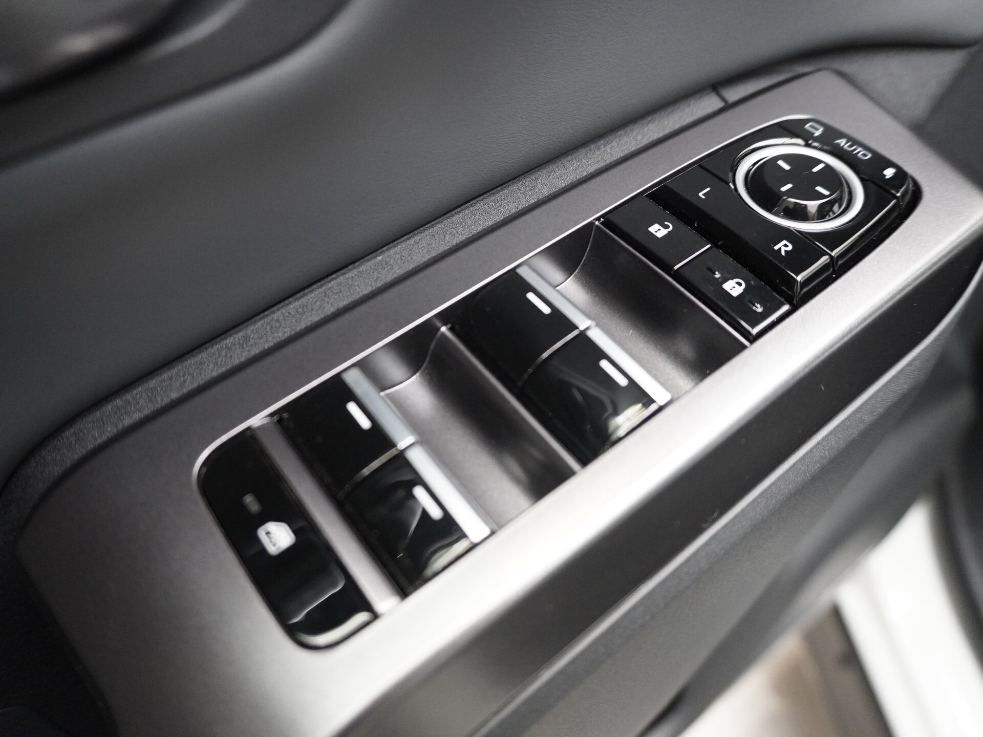 Автомобиль Toyota RAV4 2.0 CVT (171 л.с.) 4WD - 12