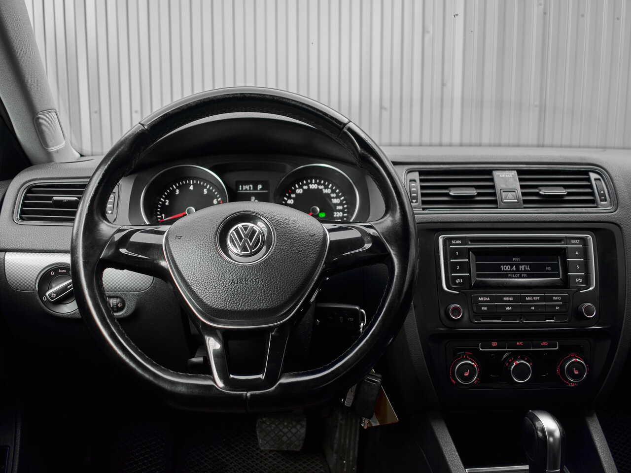 Купить Volkswagen Jetta 1.6 AT (105 л.с.), 2014 в Екатеренбурге
