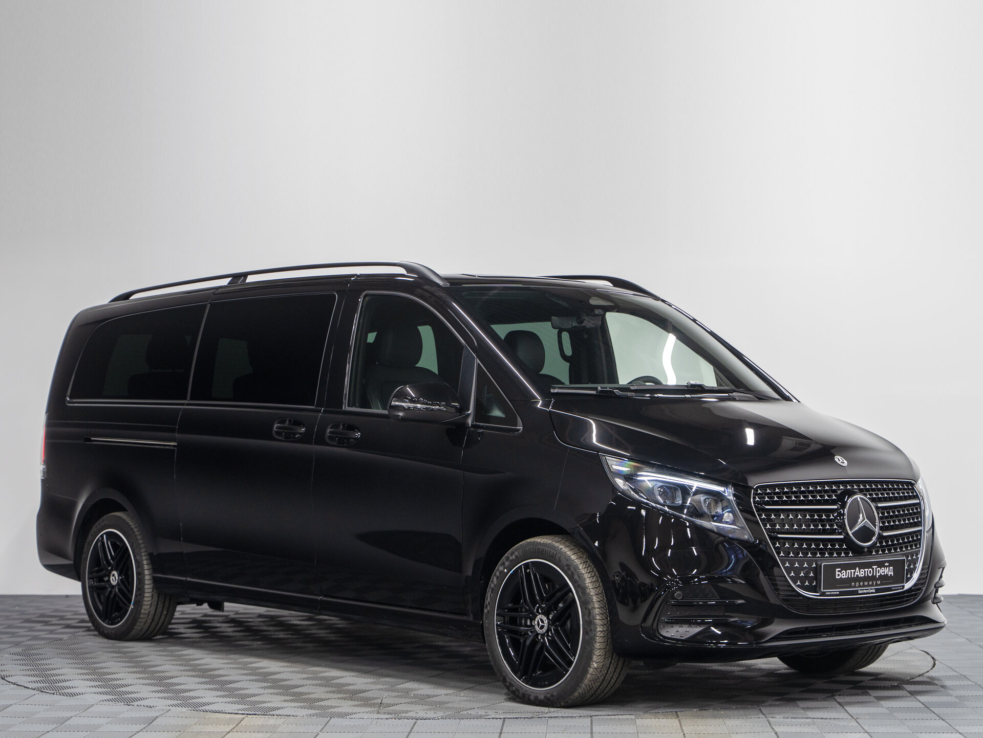 Автомобиль Mercedes-Benz V-Класс 300 d экстра длинный 2.0d AT (237 л.с.) 4WD - 5