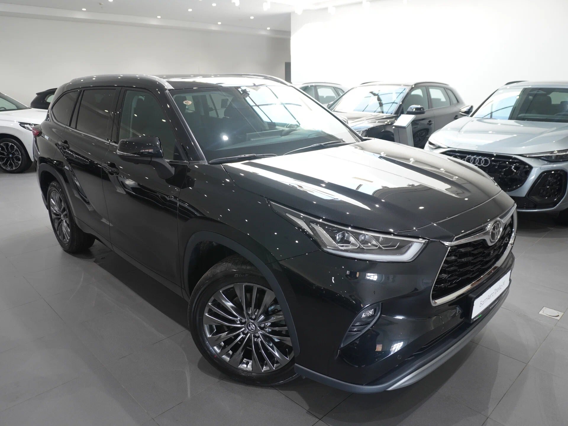 Автомобиль Toyota Highlander 2.0 AT (248 л.с.) 4WD - 2