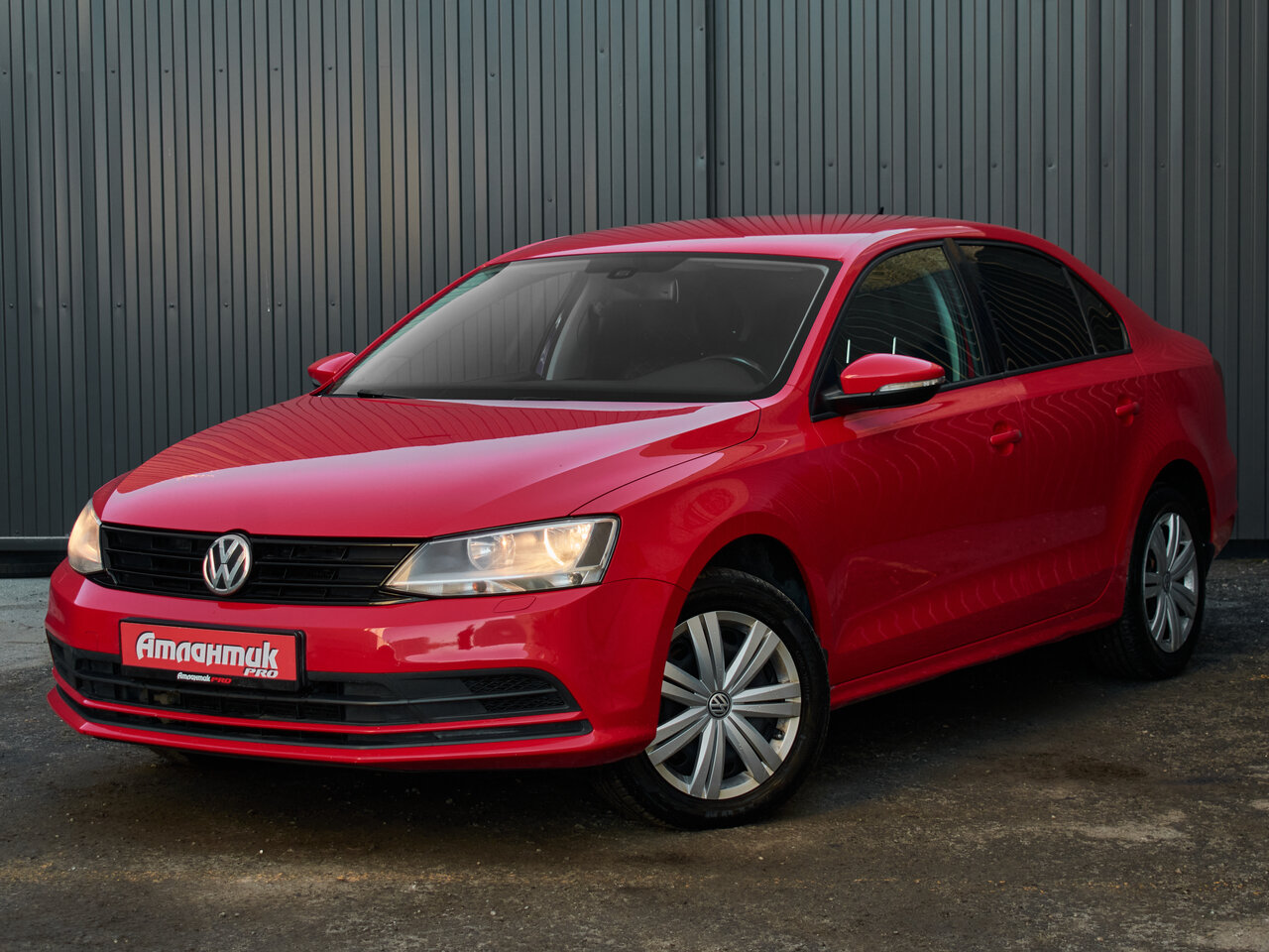 Купить Volkswagen Jetta 1.6 AT (105 л.с.), 2014 в Екатеренбурге
