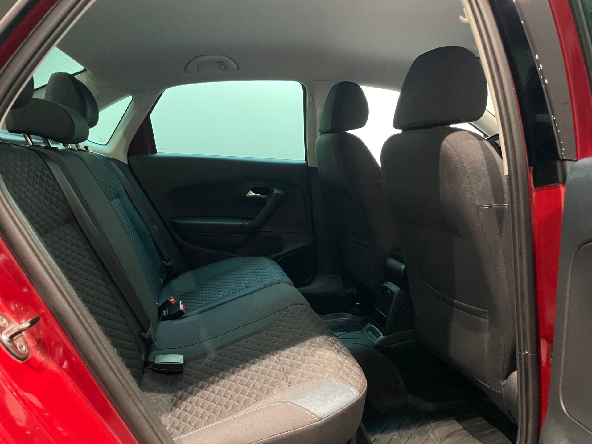 Автомобиль Volkswagen Polo 1.6 AT (110 л.с.) - 10