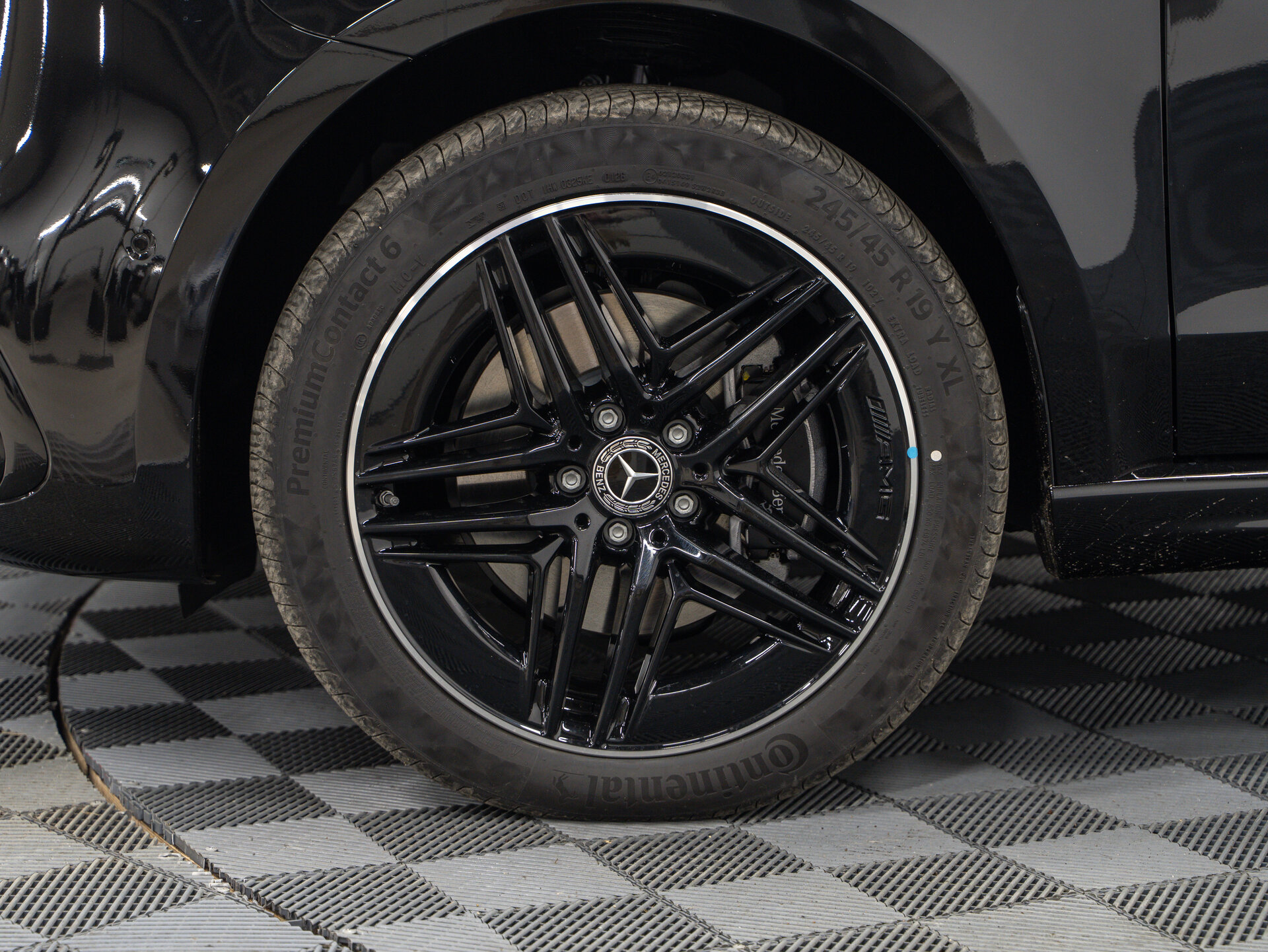Автомобиль Mercedes-Benz V-Класс 300 d экстра длинный 2.0d AT (237 л.с.) 4WD - 3