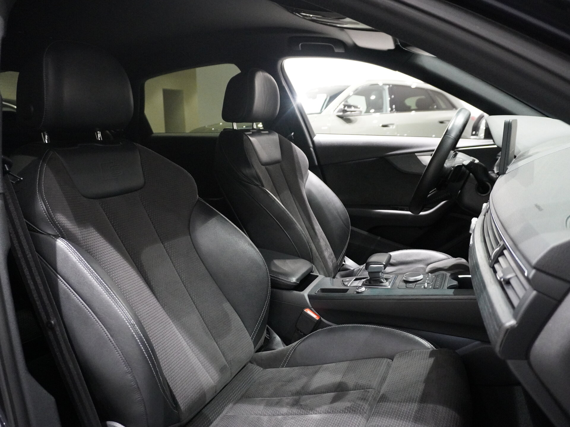 Автомобиль Audi A4 2.0d AMT (190 л.с.) 4WD - 12