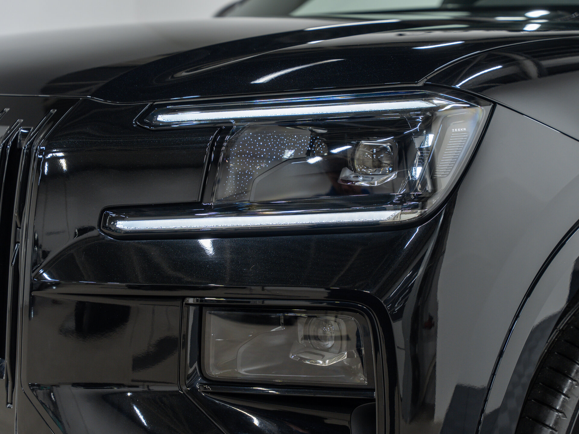 Автомобиль Zeekr 8X 70 kWh 2.0hyb AT (898 л.с.) 4WD - 2