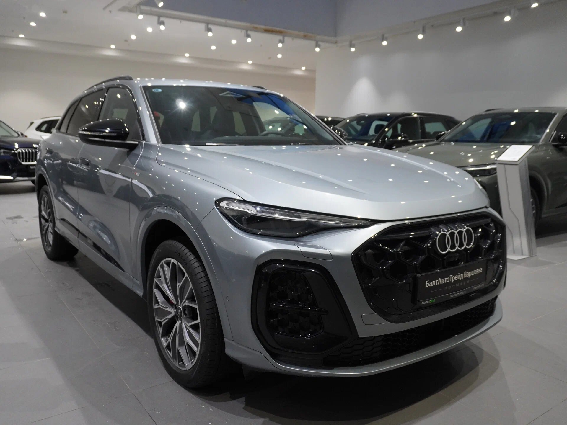 Автомобиль Audi Q5 L 2.0 AMT (204 л.с.) 4WD - 4