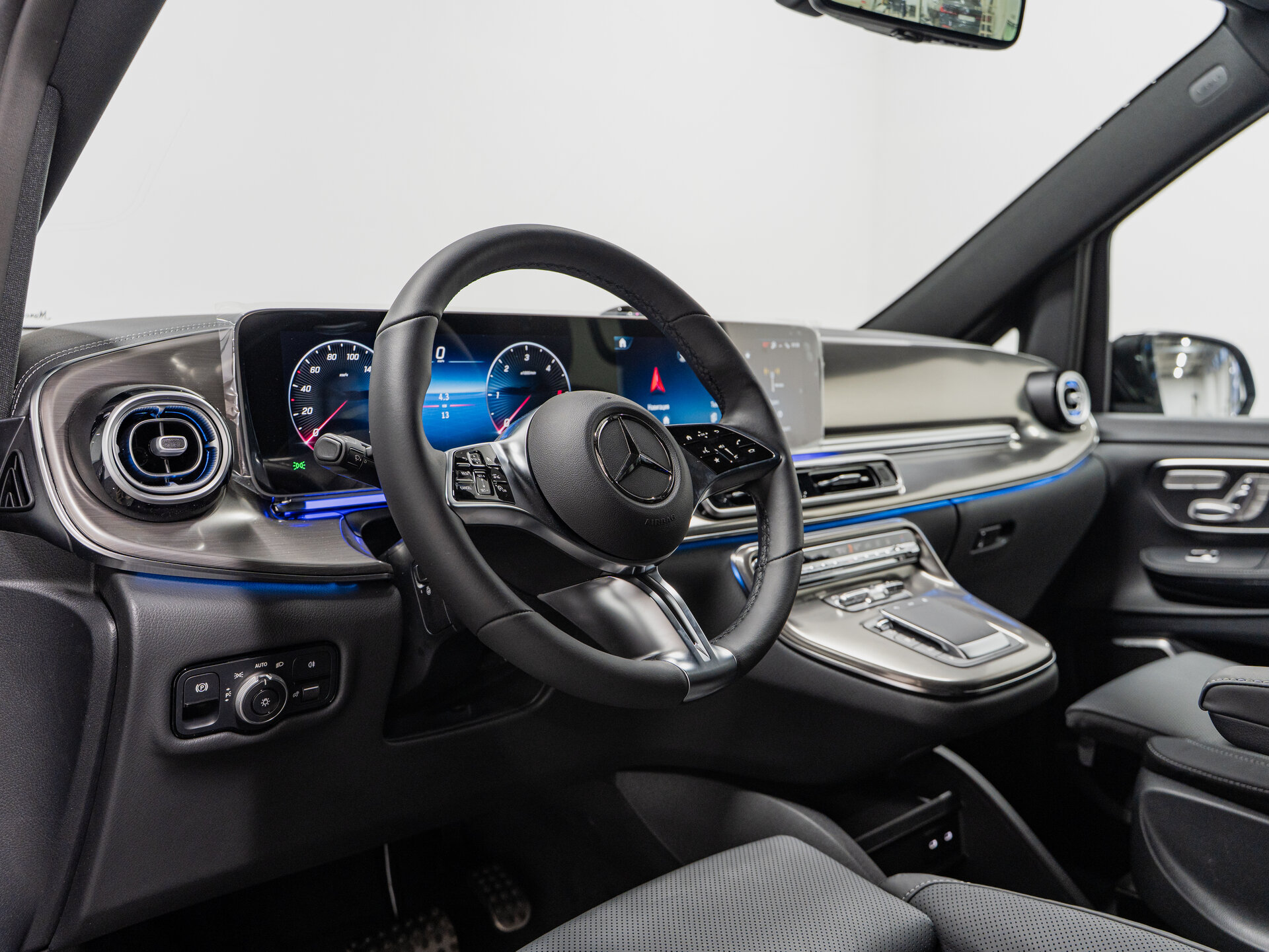 Автомобиль Mercedes-Benz V-Класс 300 d экстра длинный 2.0d AT (237 л.с.) 4WD - 12