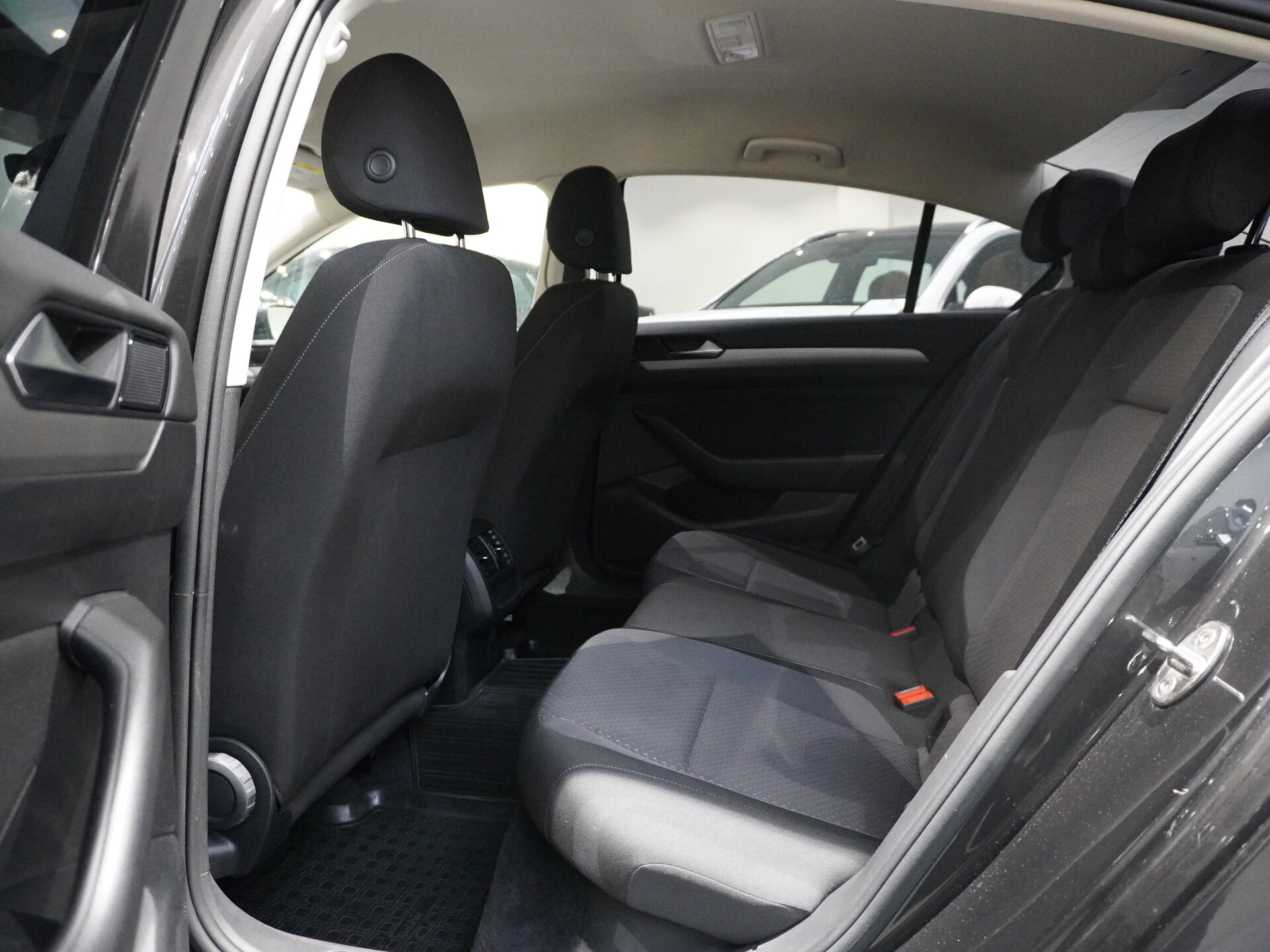 Автомобиль Volkswagen Passat 1.4 AMT (125 л.с.) - 9