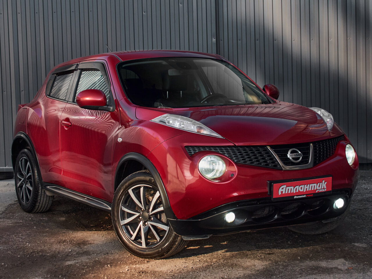 Купить Nissan Juke 1.6 CVT (117 л.с.), 2013 в Екатеренбурге