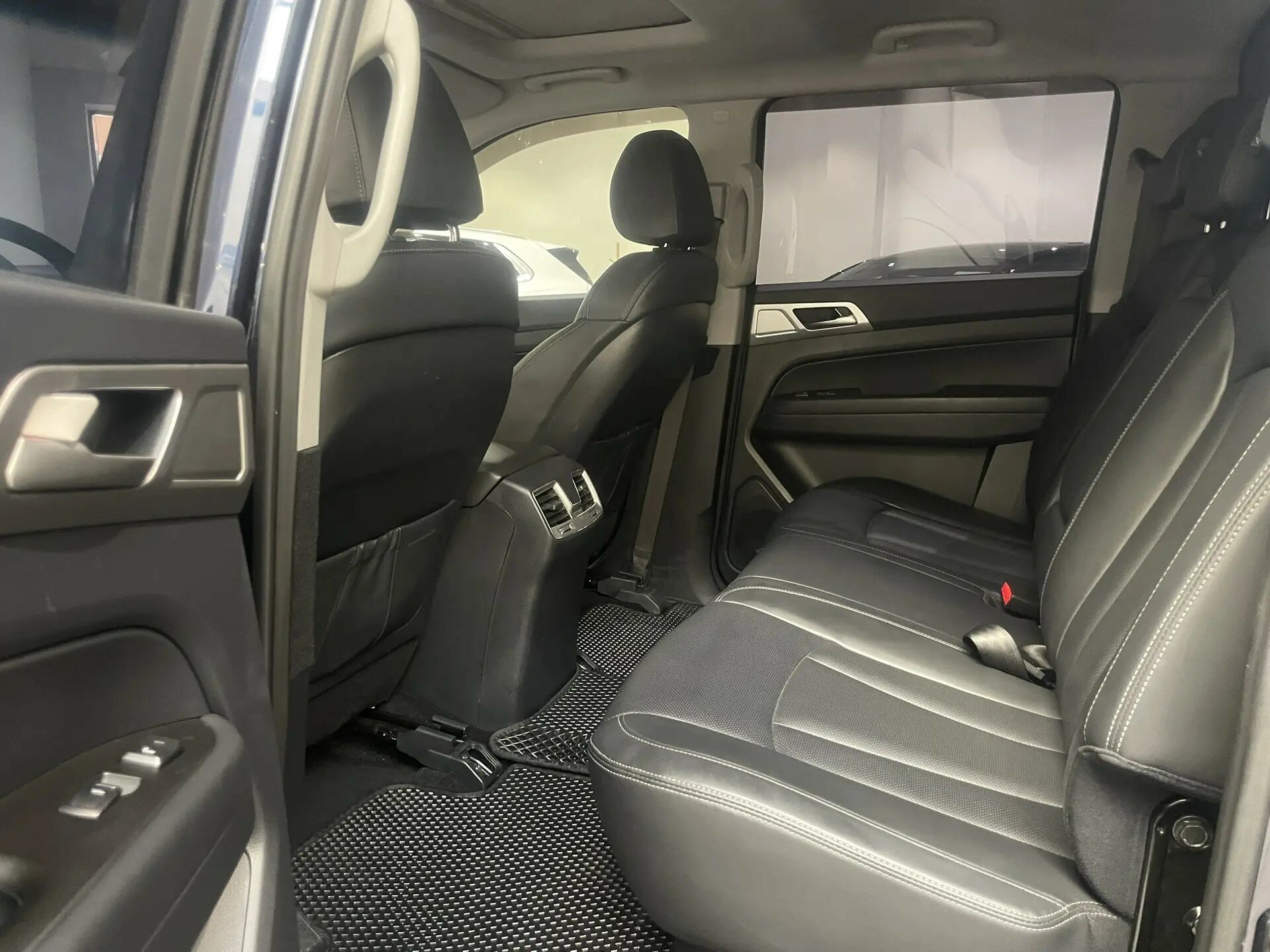 Автомобиль SsangYong Rexton Sports 2.2d AT (181 л.с.) 4WD - 8