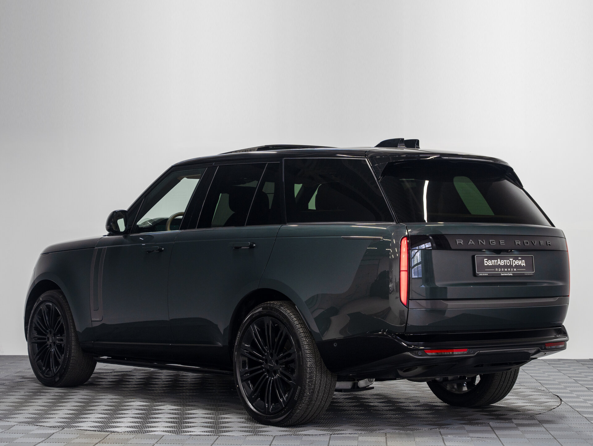 Автомобиль Land Rover Range Rover P400 MHEV 3.0 AT (400 л.с.) 4WD - 9