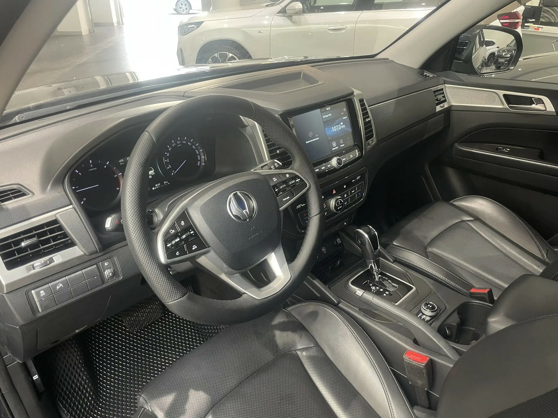 Автомобиль SsangYong Rexton Sports 2.2d AT (181 л.с.) 4WD - 6