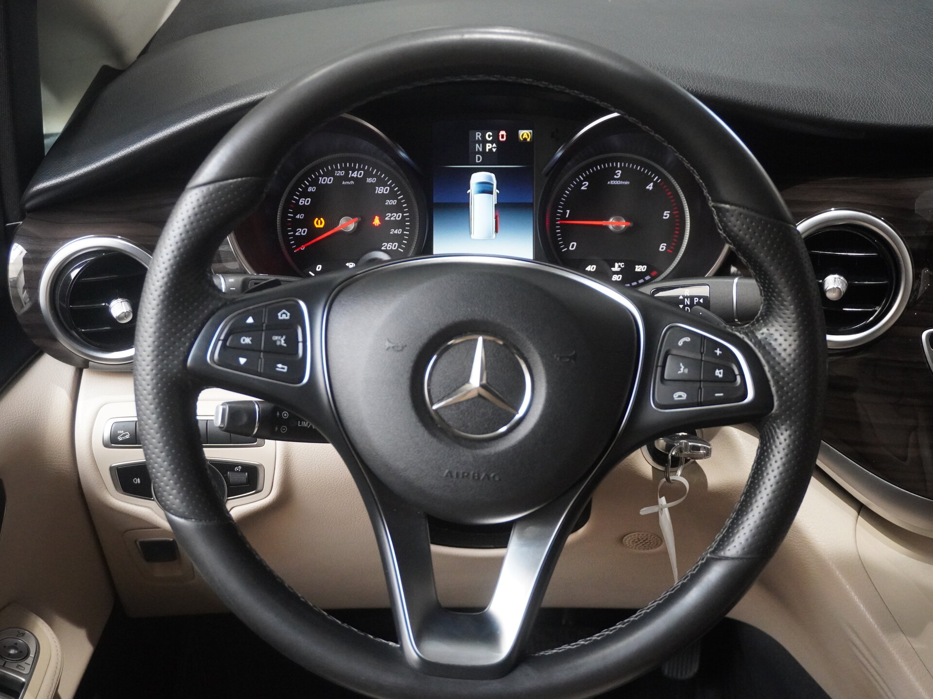 Автомобиль Mercedes-Benz V-Класс 250 d длинный 2.1d AT (190 л.с.) 4WD - 18