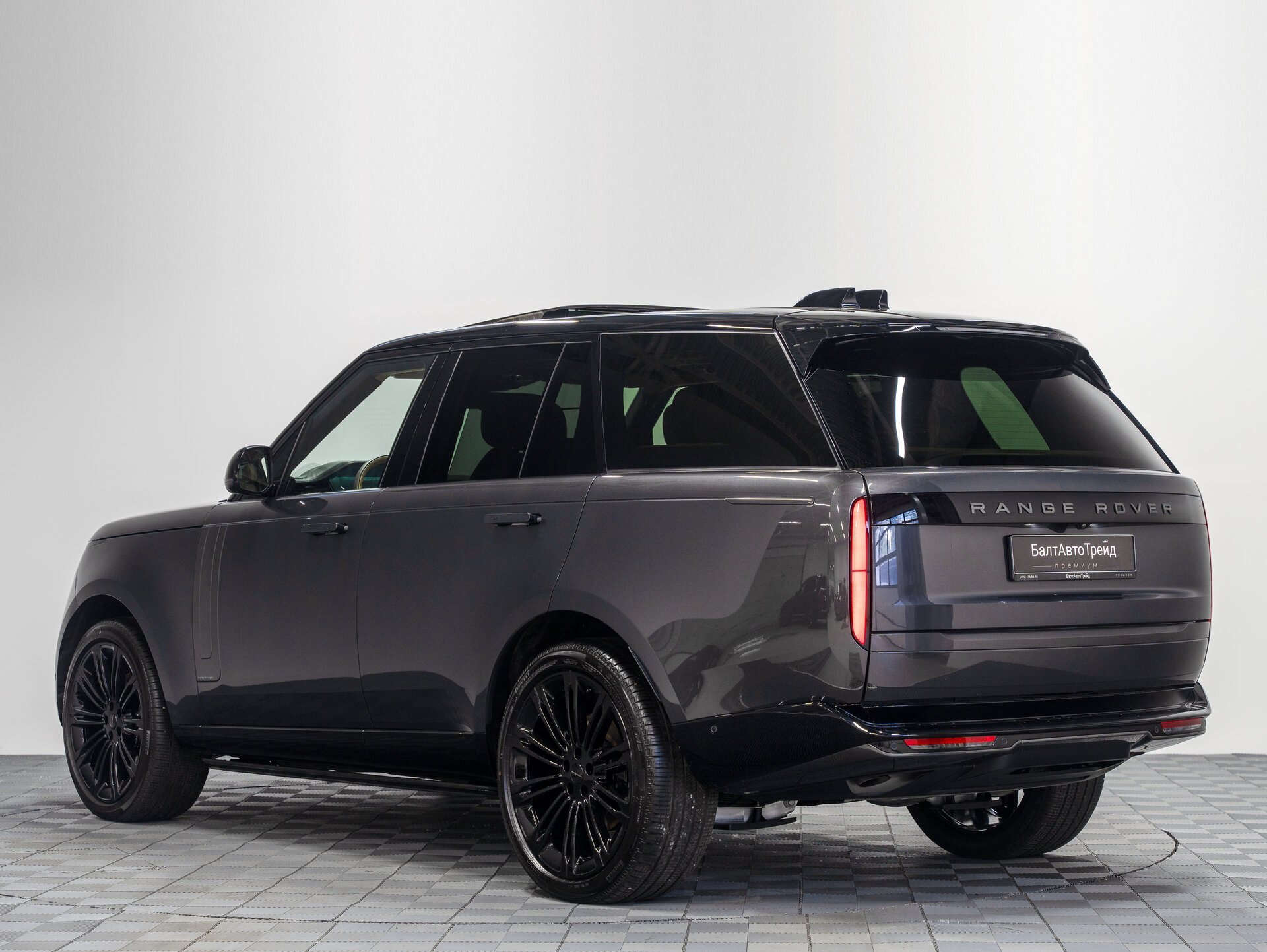 Автомобиль Land Rover Range Rover P400 MHEV 3.0 AT (400 л.с.) 4WD - 9