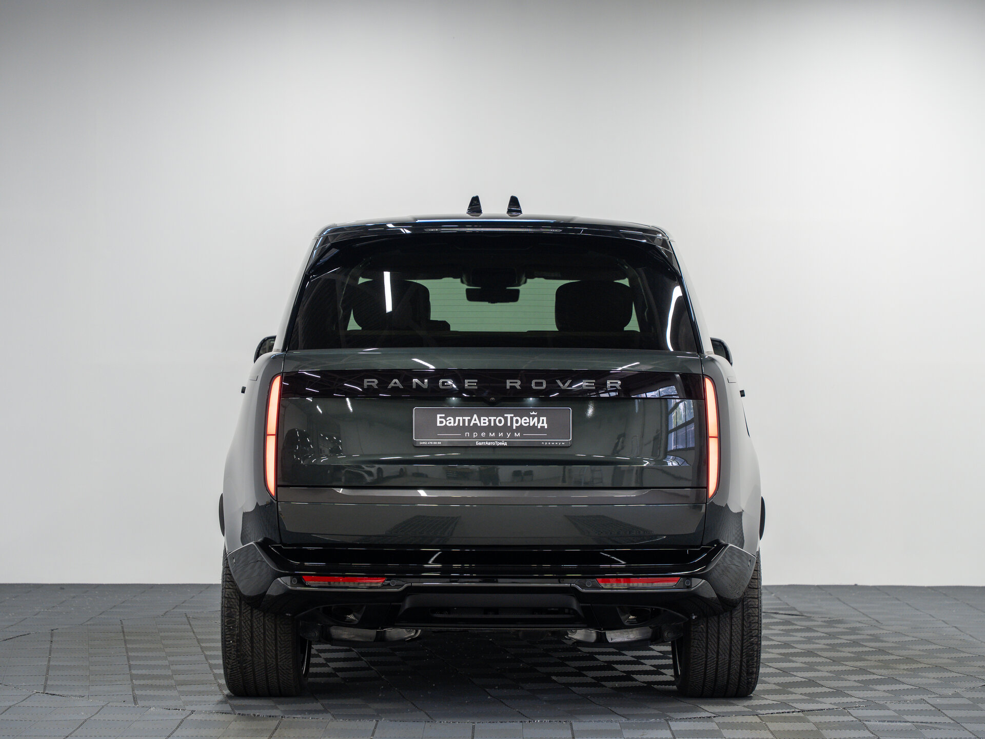 Автомобиль Land Rover Range Rover P400 MHEV 3.0 AT (400 л.с.) 4WD - 8