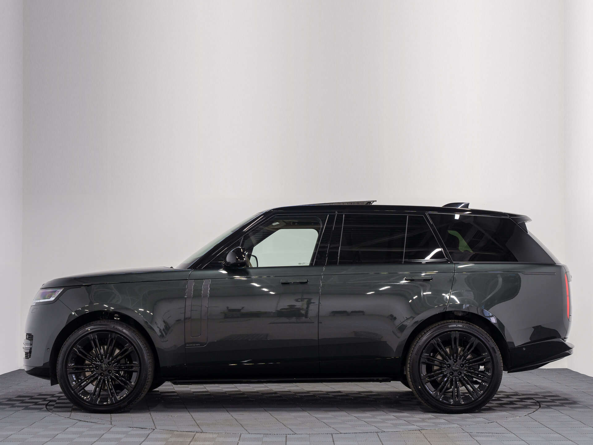 Автомобиль Land Rover Range Rover P400 MHEV 3.0 AT (400 л.с.) 4WD - 11