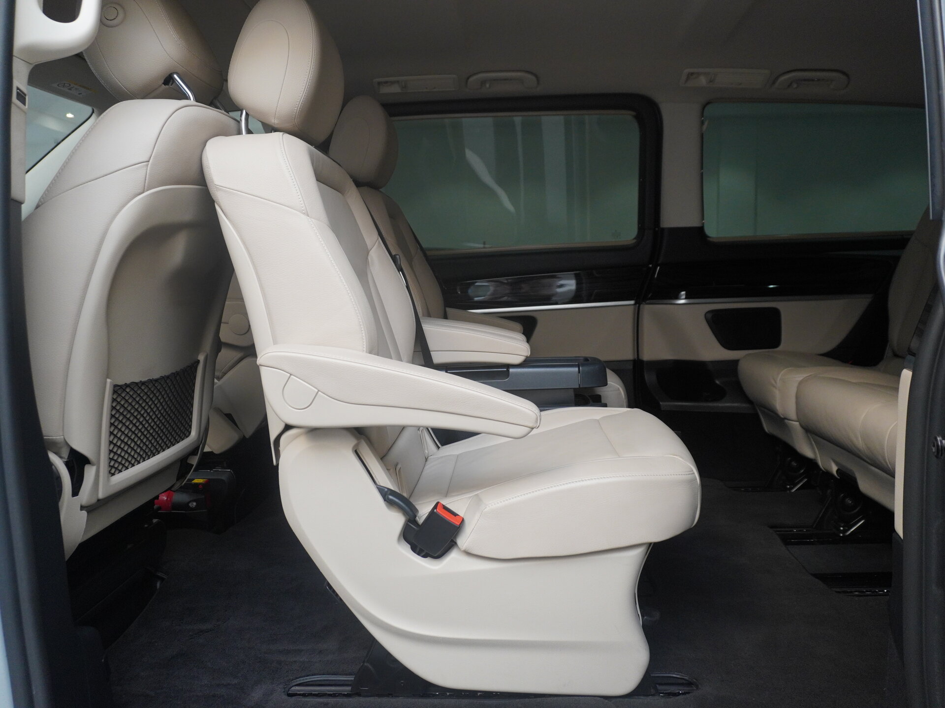 Автомобиль Mercedes-Benz V-Класс 250 d длинный 2.1d AT (190 л.с.) 4WD - 9