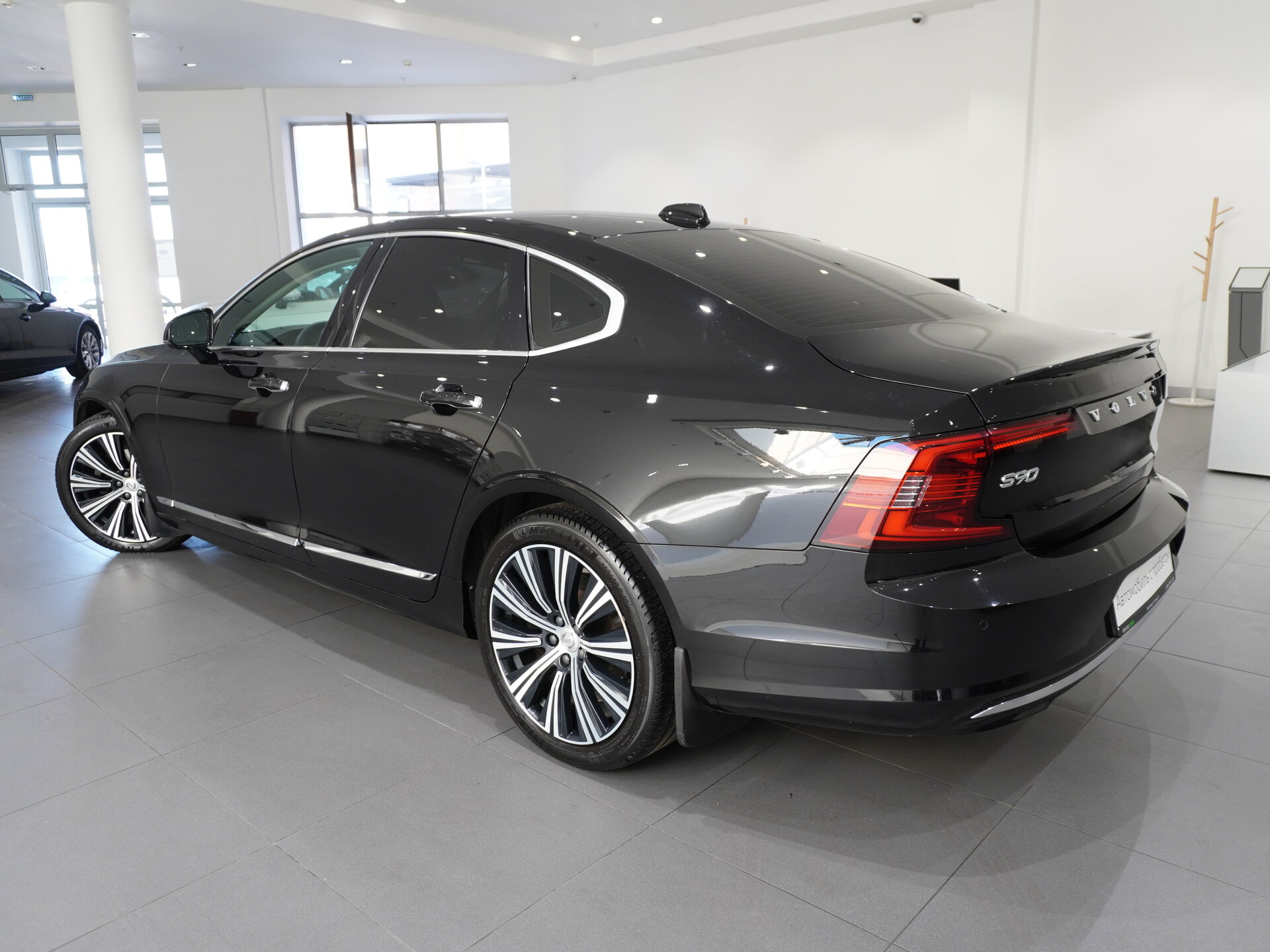 Автомобиль Volvo S90 2.0 AT (190 л.с.) - 4
