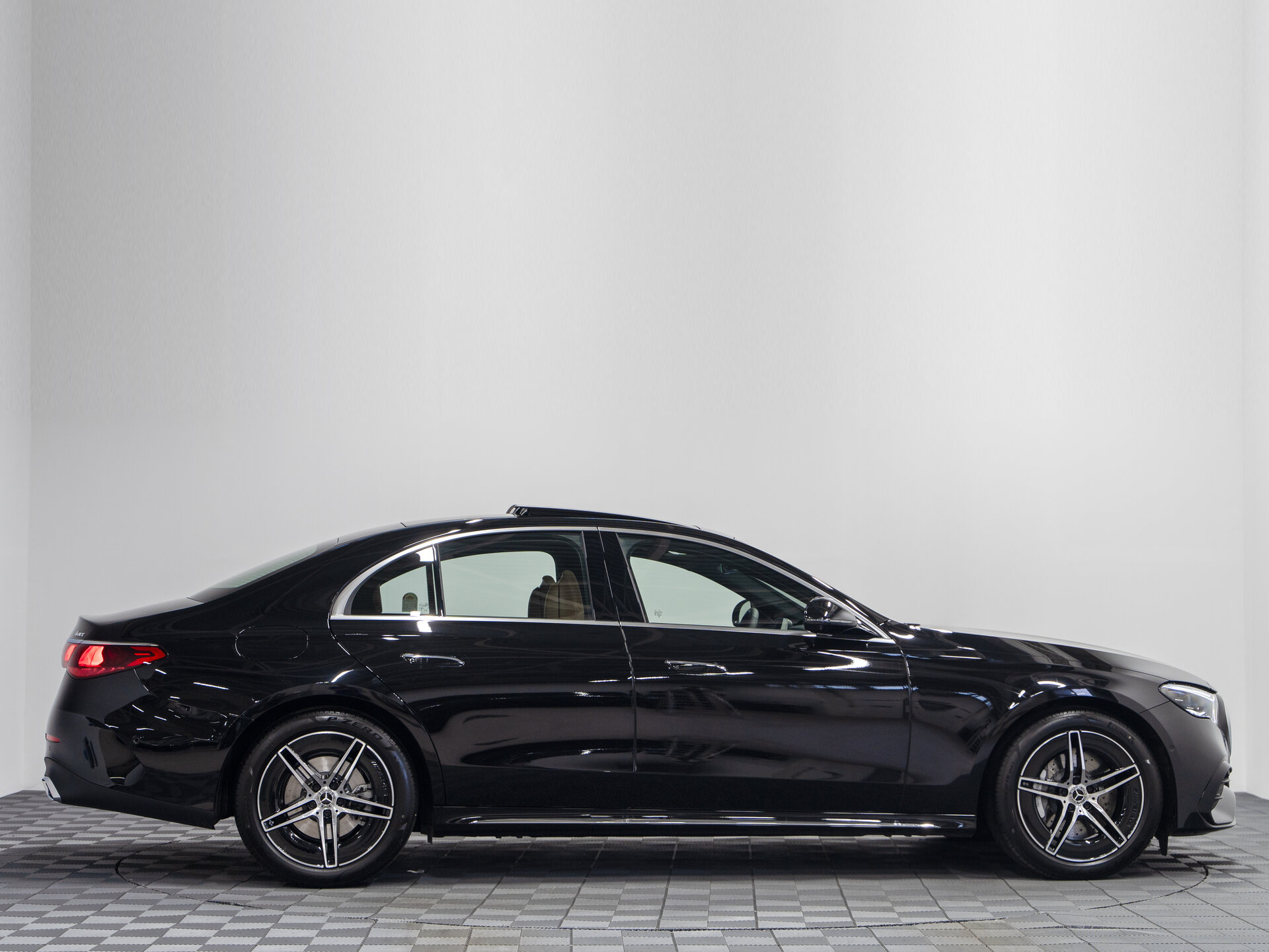 Автомобиль Mercedes-Benz E-Класс 300 2.0 AT (258 л.с.) 4WD - 6