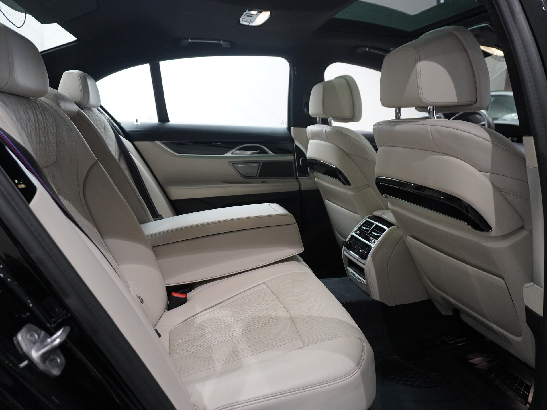 Автомобиль BMW 7 серии 740d xDrive 3.0d AT (320 л.с.) 4WD - 11