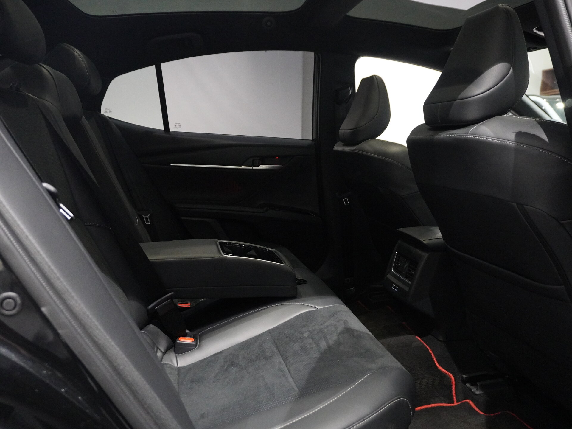 Автомобиль Toyota Camry 2.0hyb CVT (231 л.с.) - 10