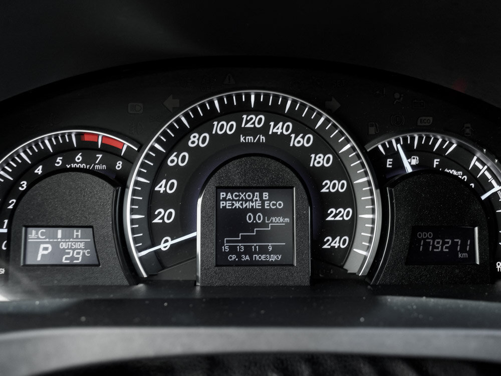 Купить Toyota Camry 2.5 AT (181 л.с.), 2013 в Екатеренбурге
