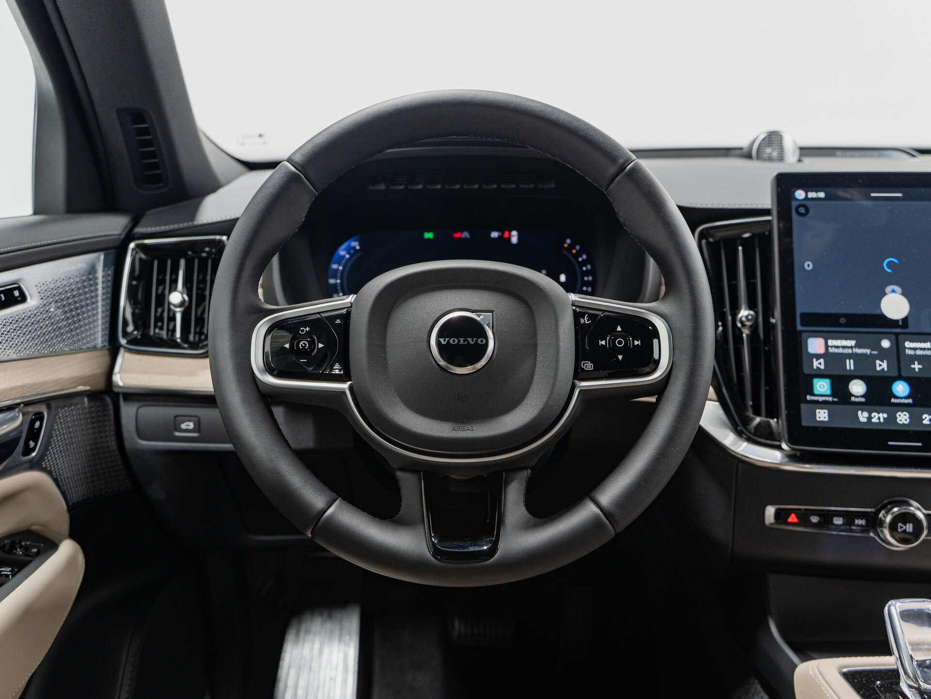 Автомобиль Volvo XC90 B6 2.0 AT (300 л.с.) 4WD - 16