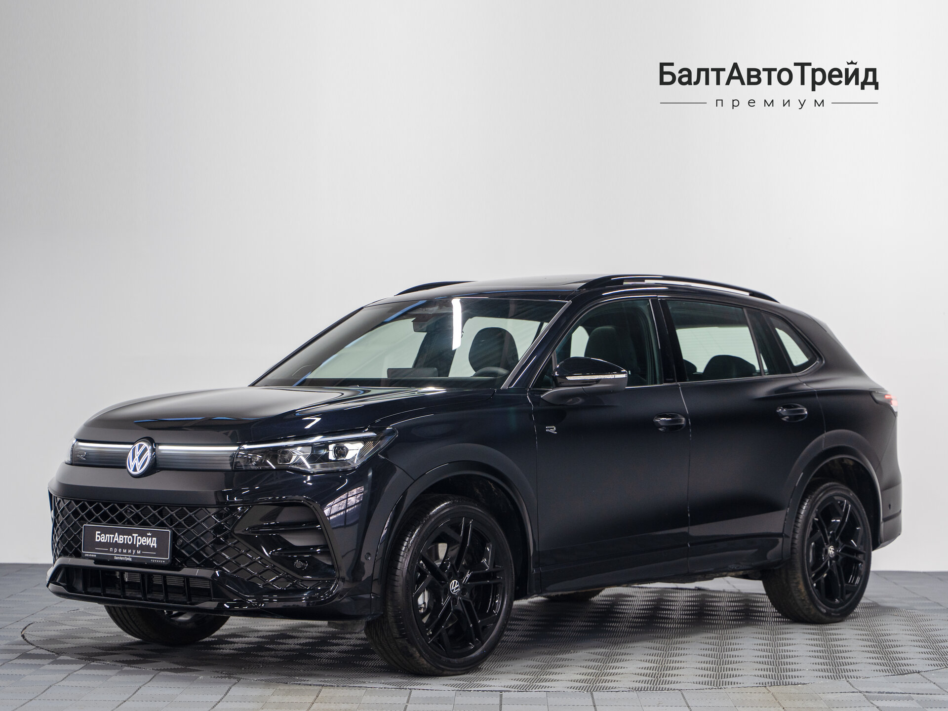 Автомобиль Volkswagen Tiguan L Pro 2.0 AMT (220 л.с.) 4WD - 1