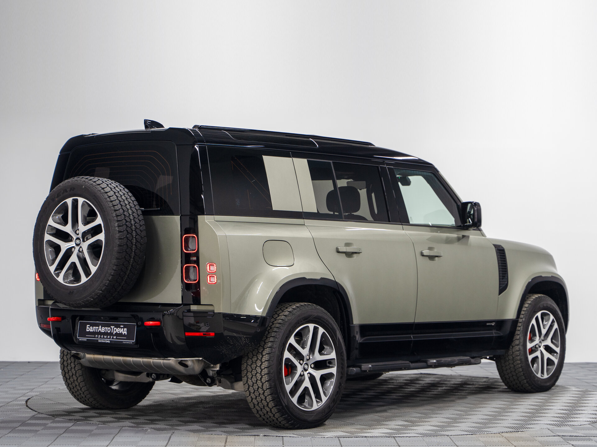 Автомобиль Land Rover Defender 130 3.0 AT (400 л.с.) 4WD - 7