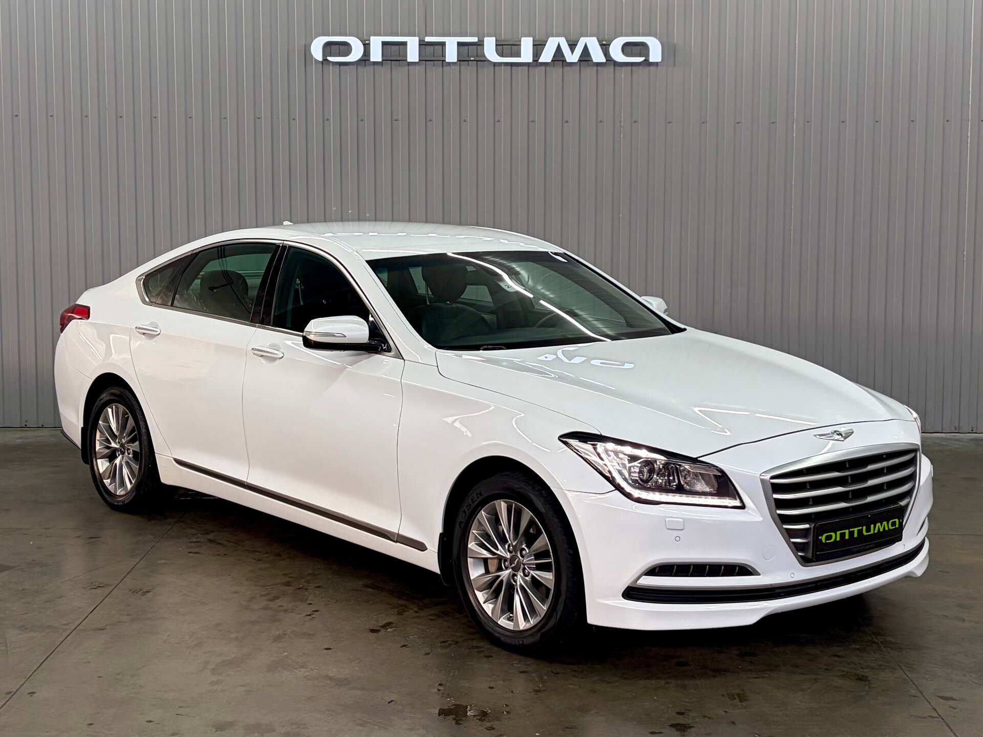 Hyundai Genesis 